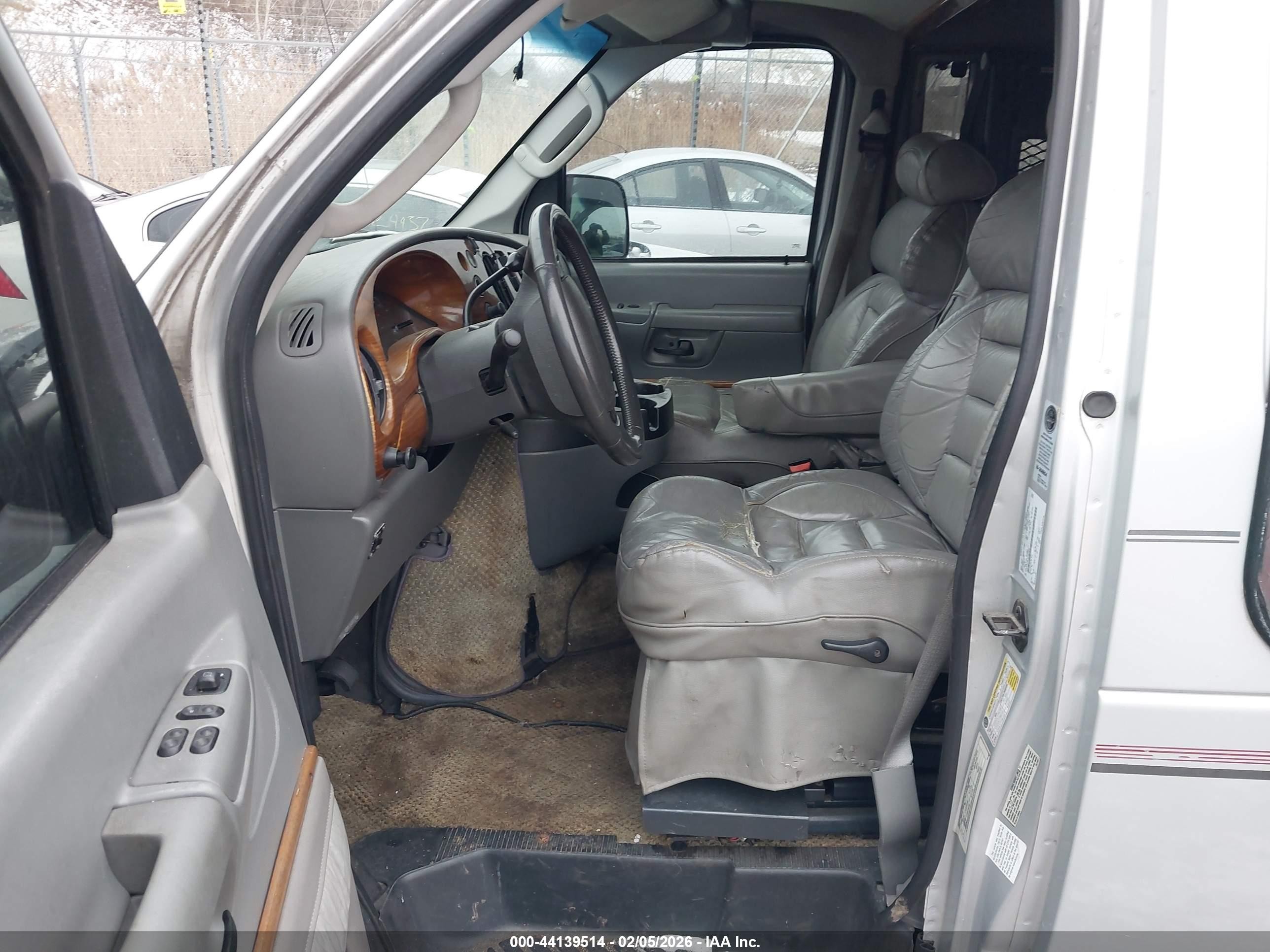 2007 Ford E-250 Recreational Silver vin: 1FDNE24L07DA99277