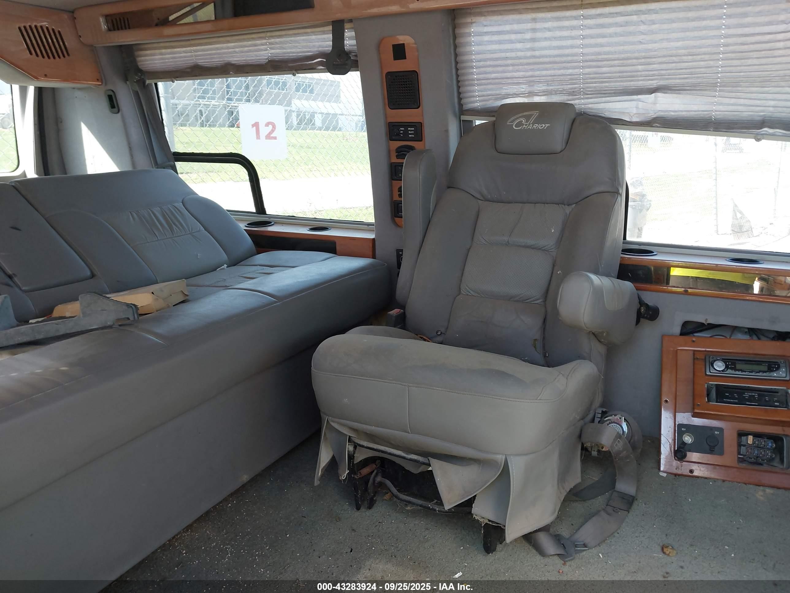 2004 Ford E-250 Recreational Silver vin: 1FDNE24L44HA18804