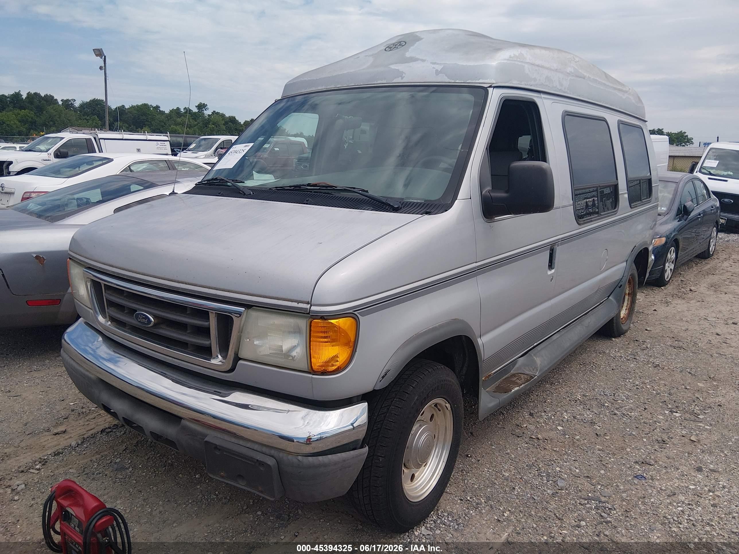 2004 Ford E-250 Recreational Silver vin: 1FDNE24L84HA92372