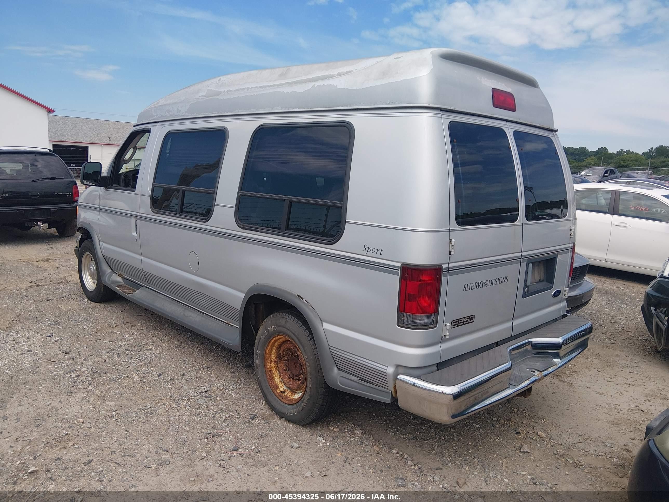 2004 Ford E-250 Recreational Silver vin: 1FDNE24L84HA92372