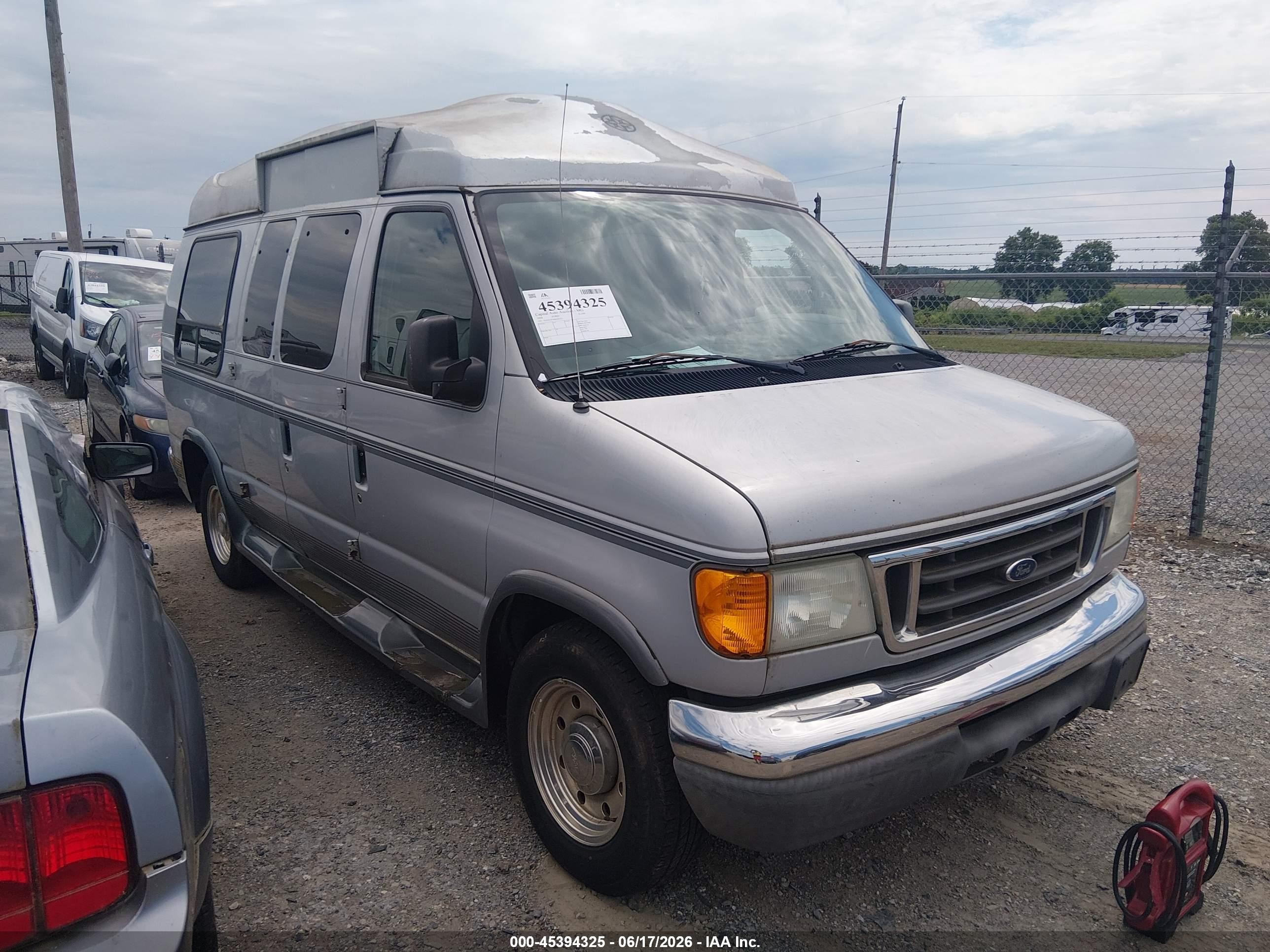 2004 Ford E-250 Recreational Silver vin: 1FDNE24L84HA92372