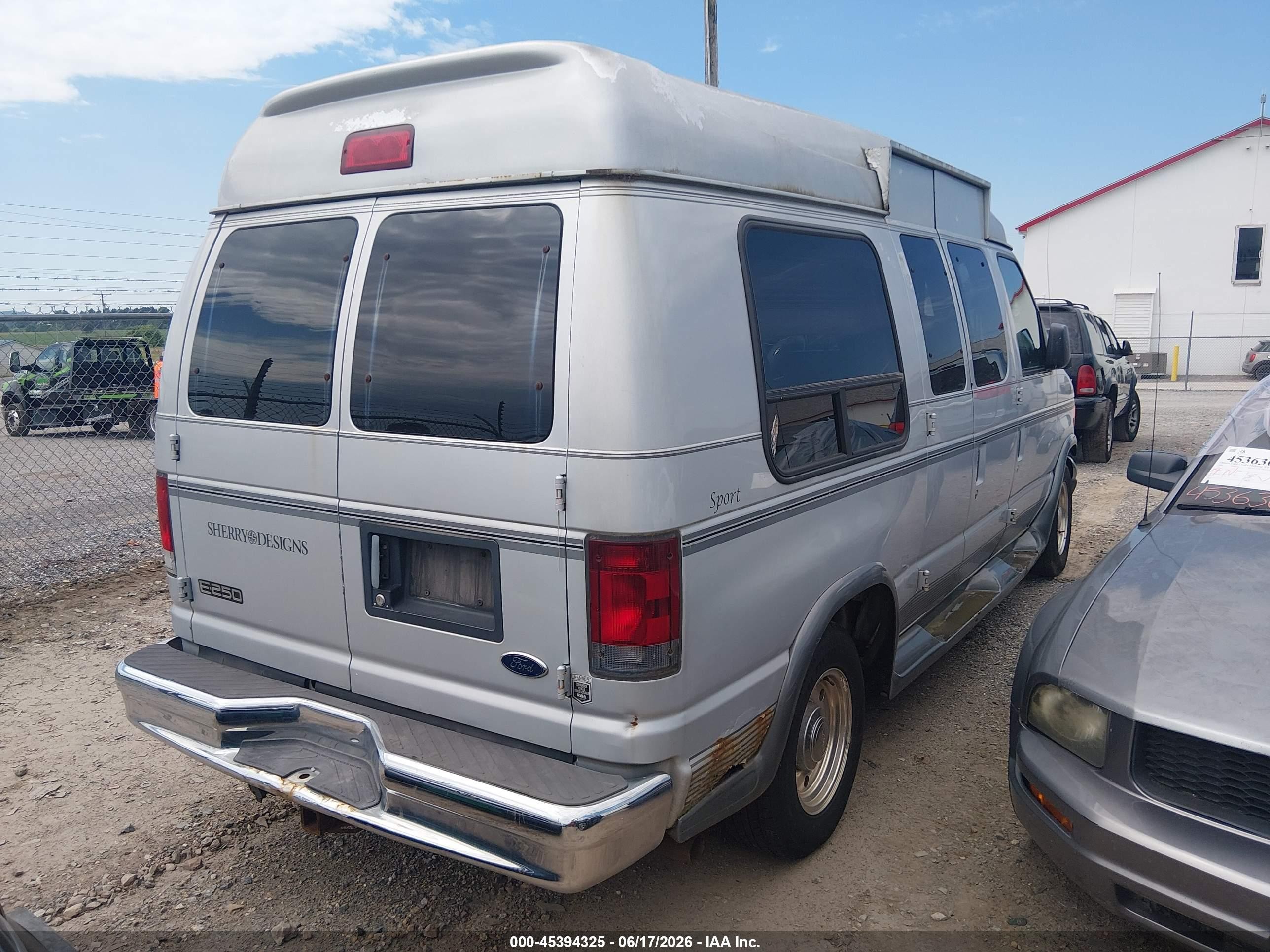 2004 Ford E-250 Recreational Silver vin: 1FDNE24L84HA92372