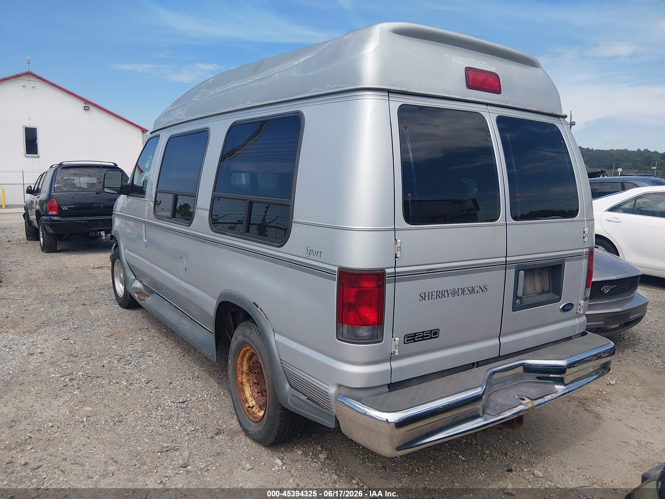2004 Ford E-250 Recreational Silver vin: 1FDNE24L84HA92372