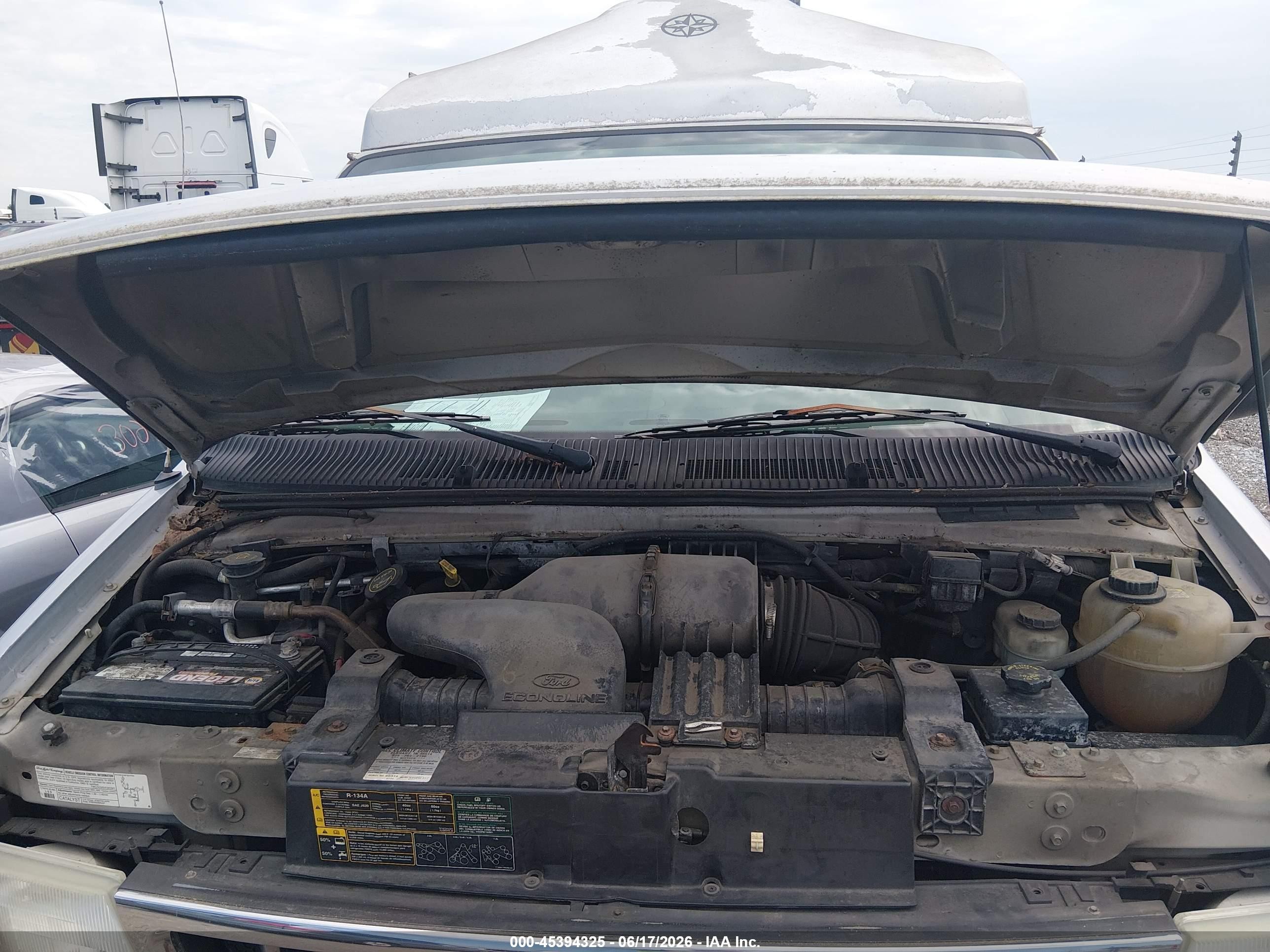 2004 Ford E-250 Recreational Silver vin: 1FDNE24L84HA92372