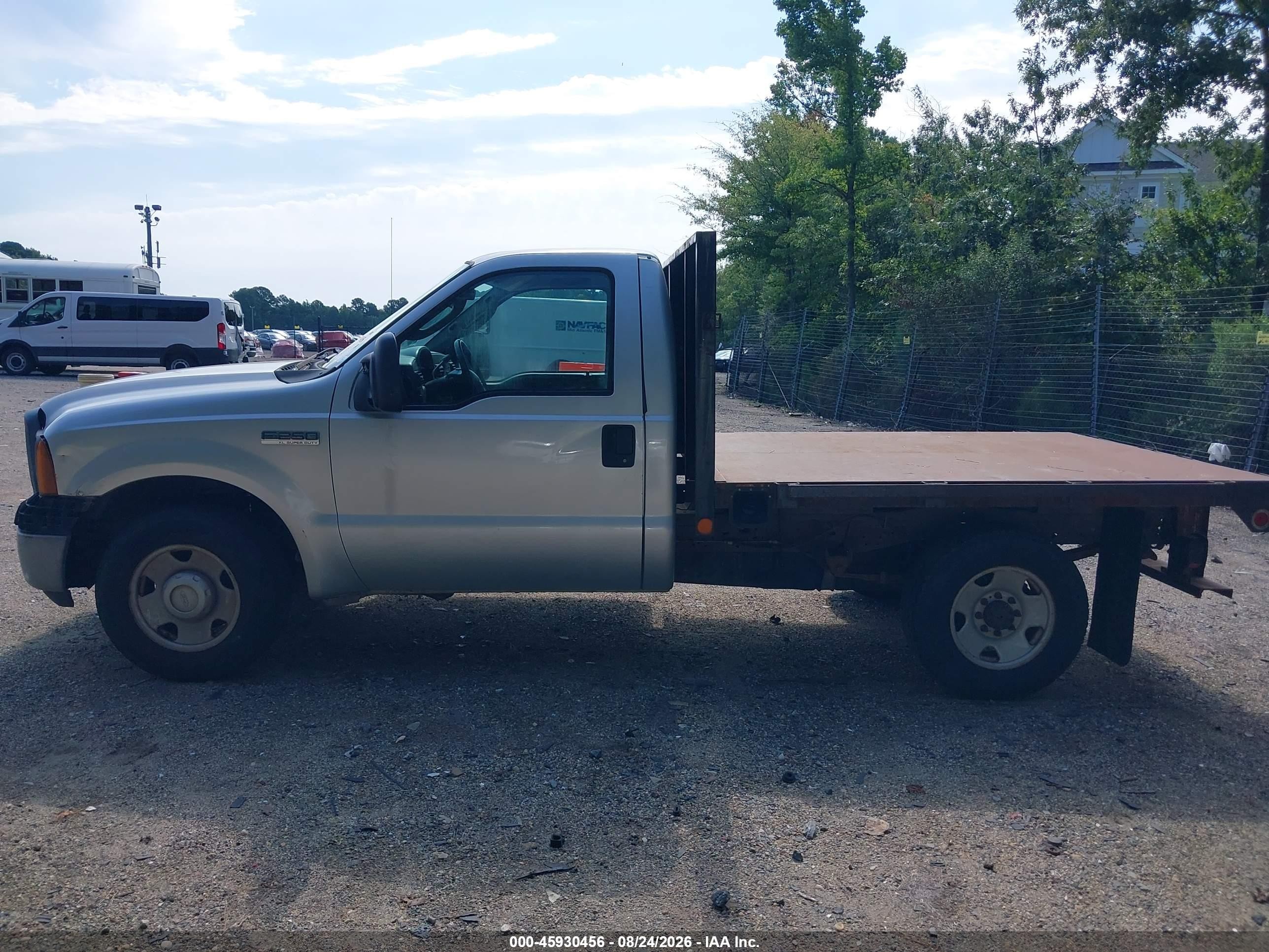 2007 Ford F-250 Xl/xlt Серебряный vin: 1FDNF20517EA77836