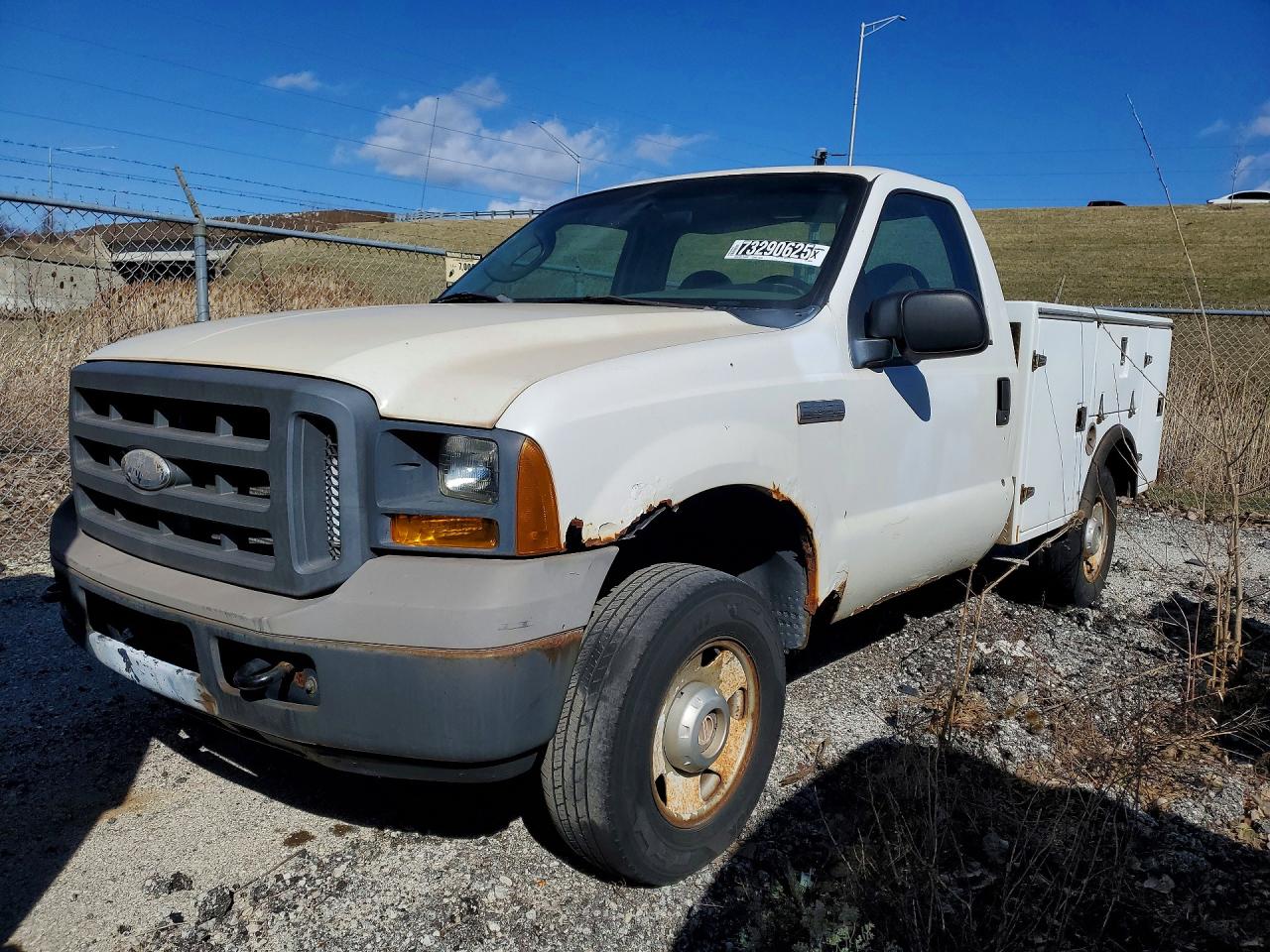 2005 Ford F250 Super Duty White vin: 1FDNF21525EB92795
