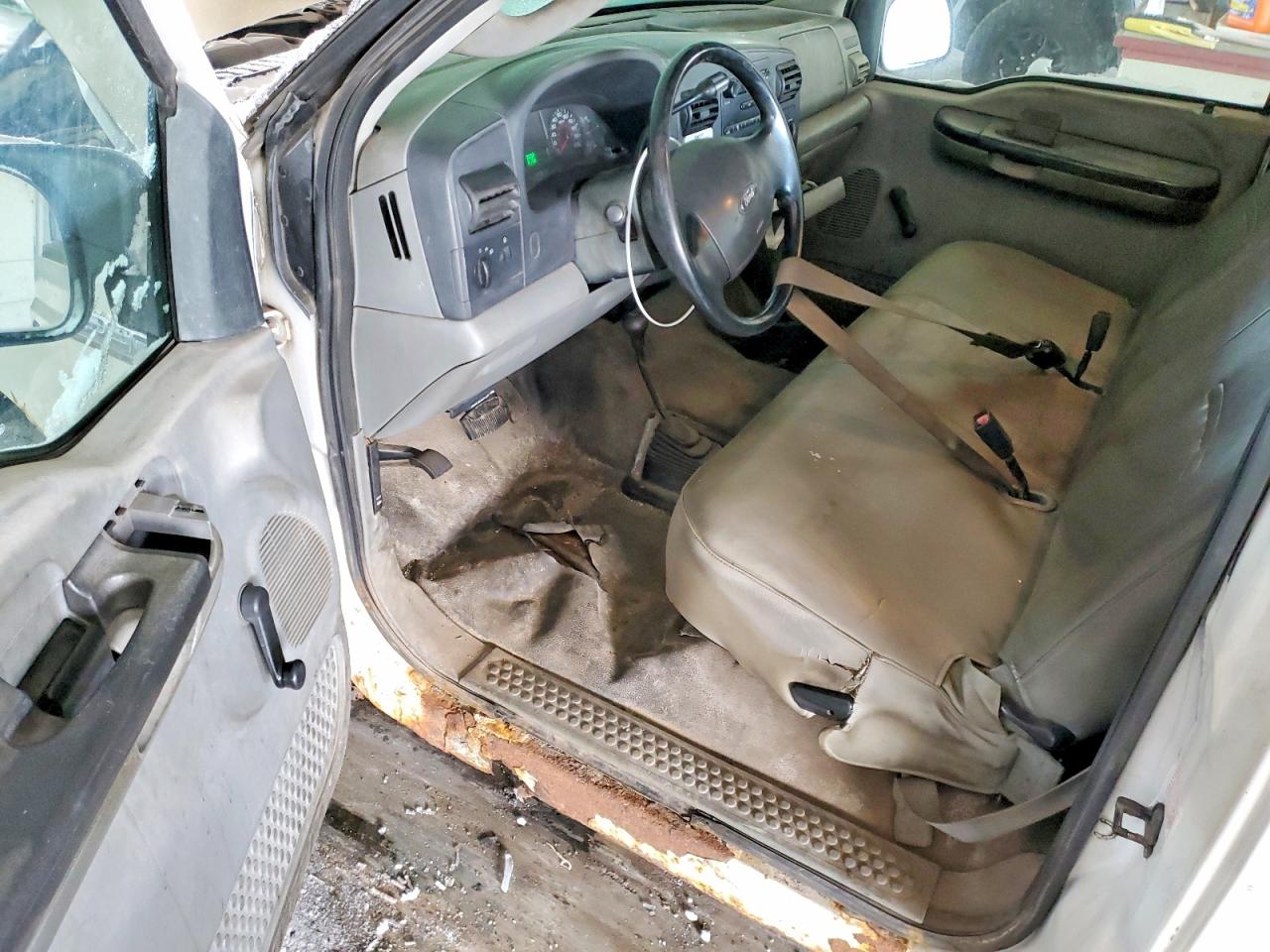 2005 Ford F250 Super Duty White vin: 1FDNF21525EB92795