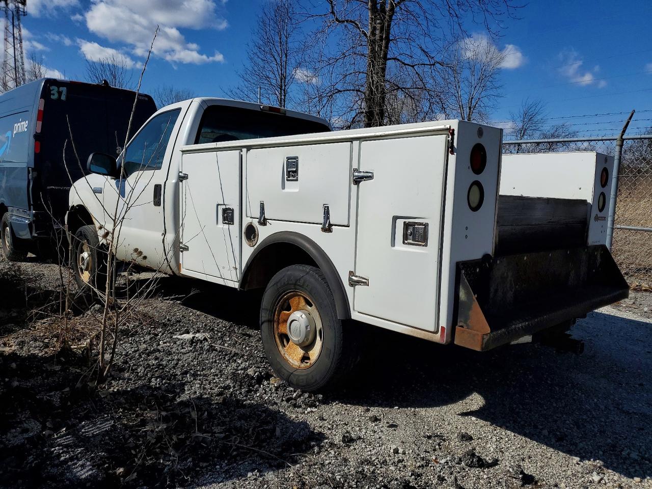 2005 Ford F250 Super Duty White vin: 1FDNF21525EB92795