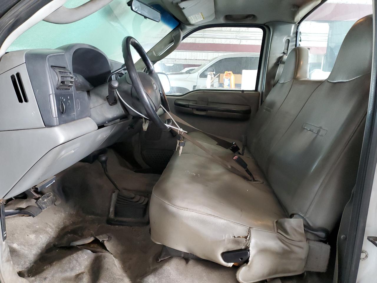2005 Ford F250 Super Duty White vin: 1FDNF21525EB92795 Damage: Left Front Seat Cushion, Torn, 4 To 5 Inches