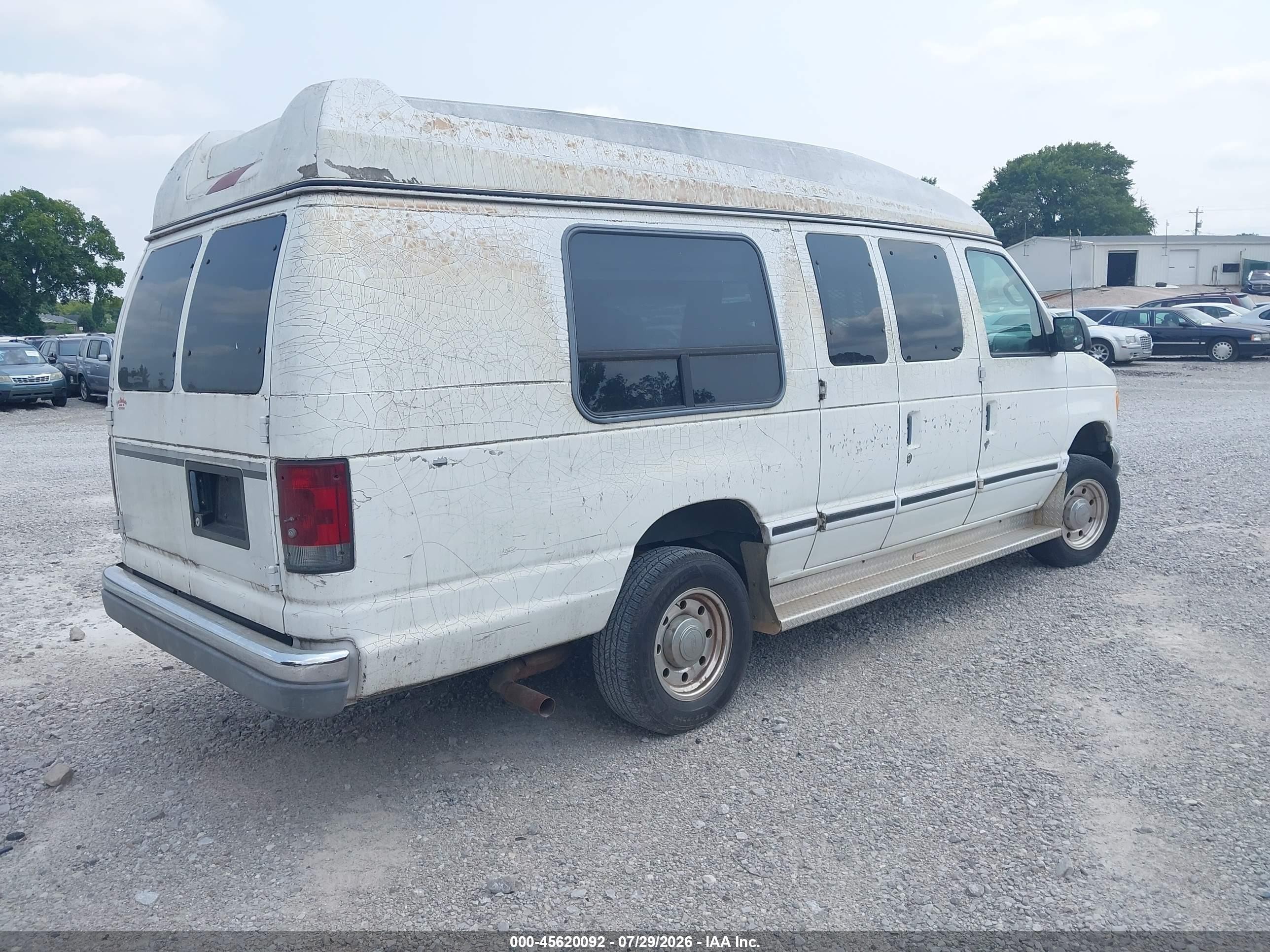 2002 Ford E-250 Commercial/recreational White vin: 1FDNS24L02HA18823