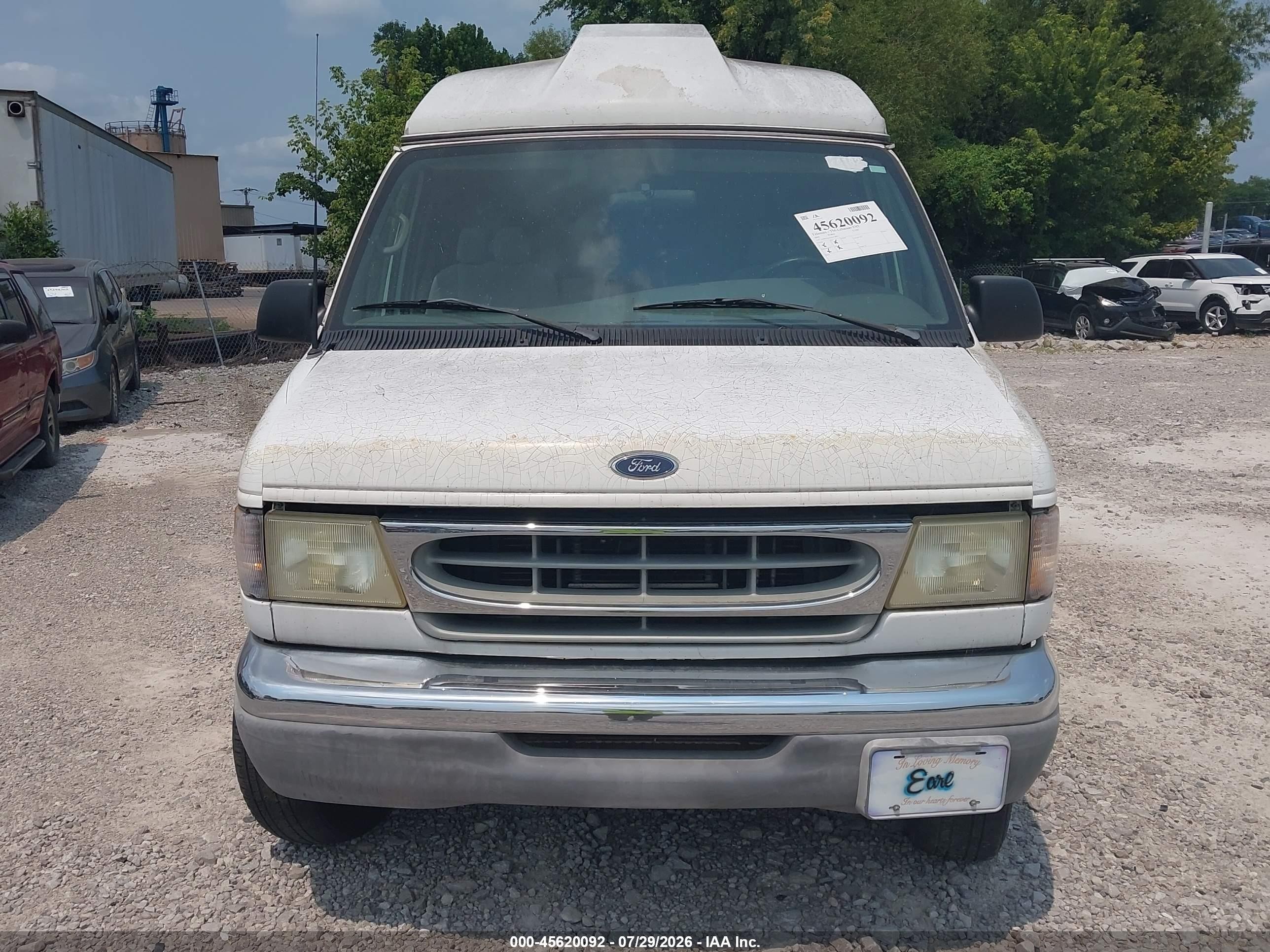 2002 Ford E-250 Commercial/recreational White vin: 1FDNS24L02HA18823