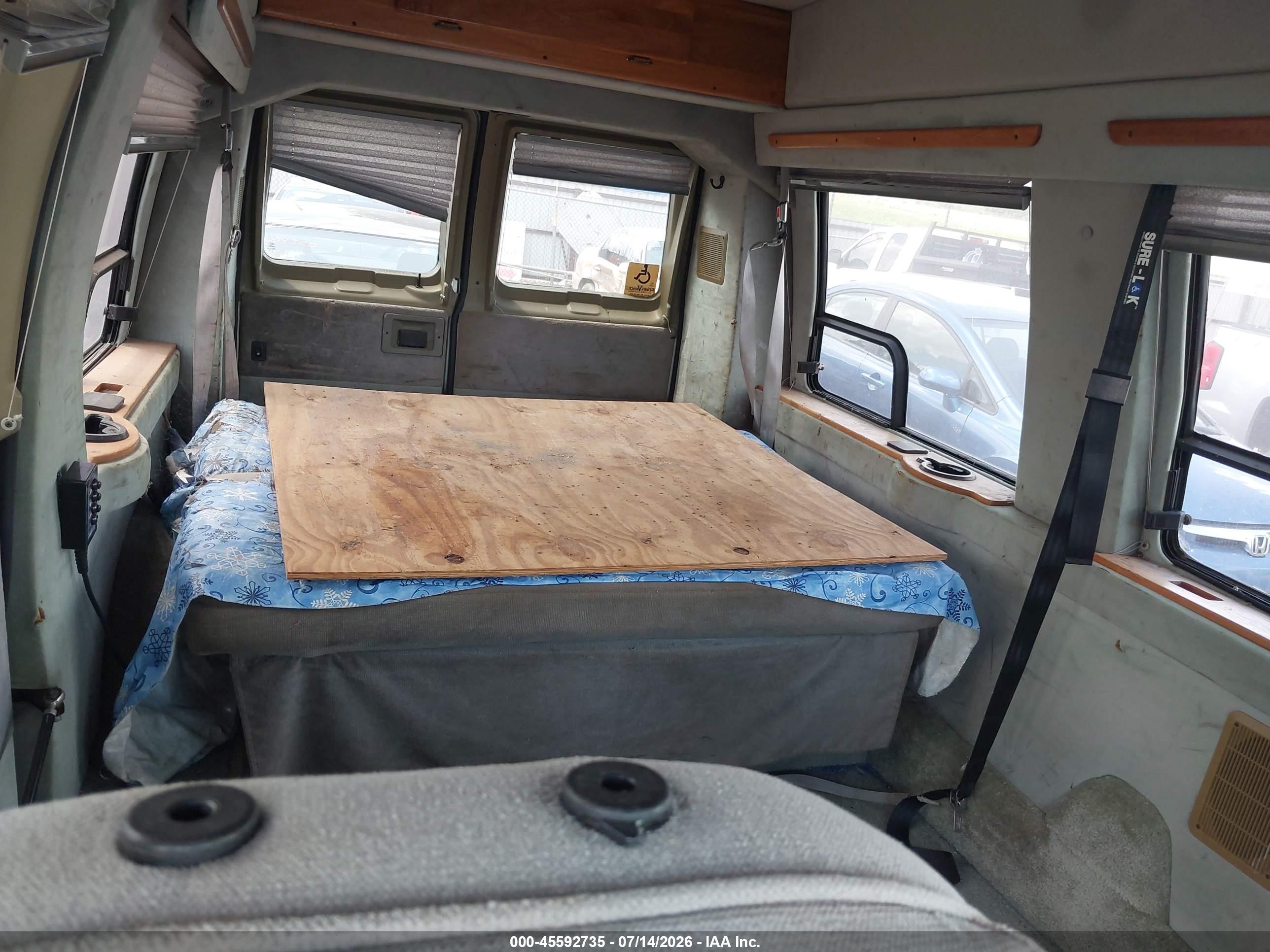2002 Ford E-250 Commercial/recreational Gray vin: 1FDPE24L62HB44653