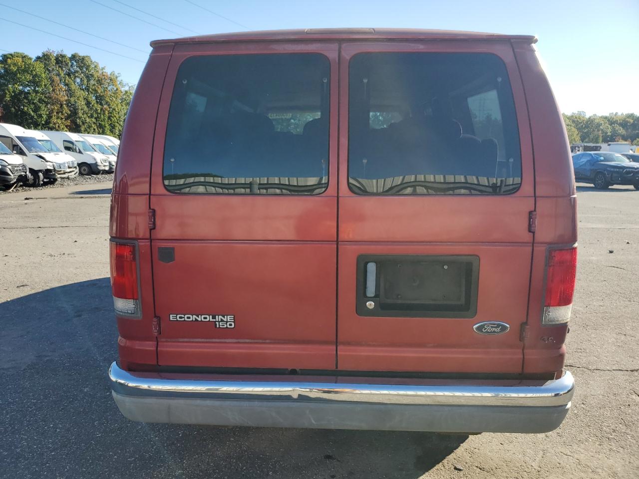 1998 Ford Econoline E150 Van Burgundy vin: 1FDRE1467WHC18598