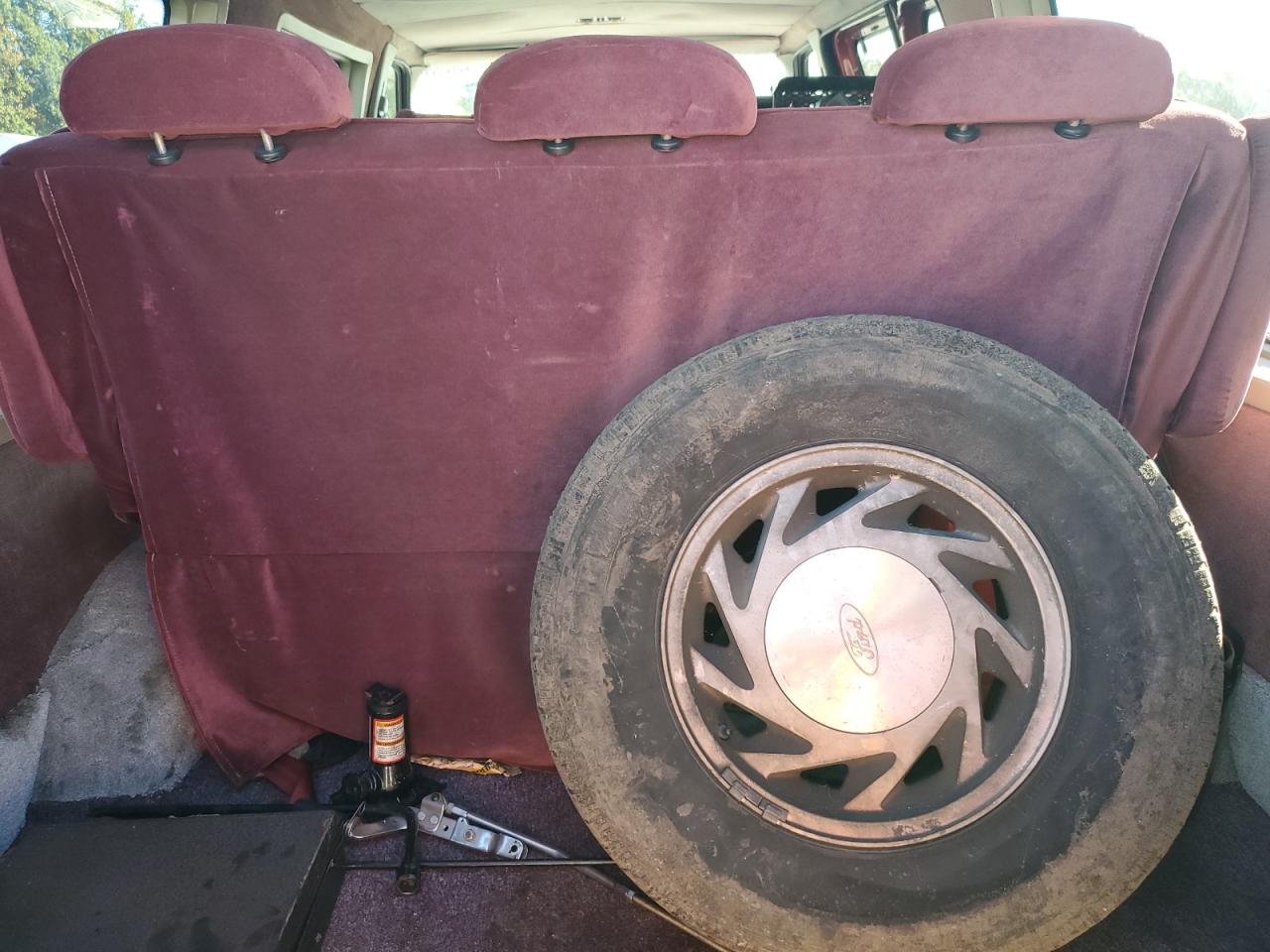 1998 Ford Econoline E150 Van Burgundy vin: 1FDRE1467WHC18598