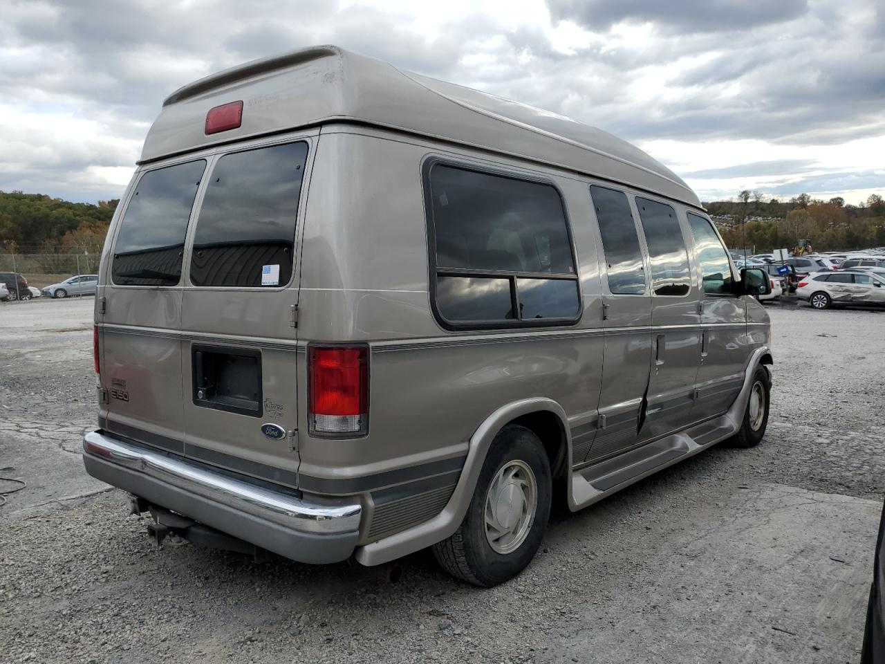 2001 Ford Econoline E150 Van Gold vin: 1FDRE14L11HB20956