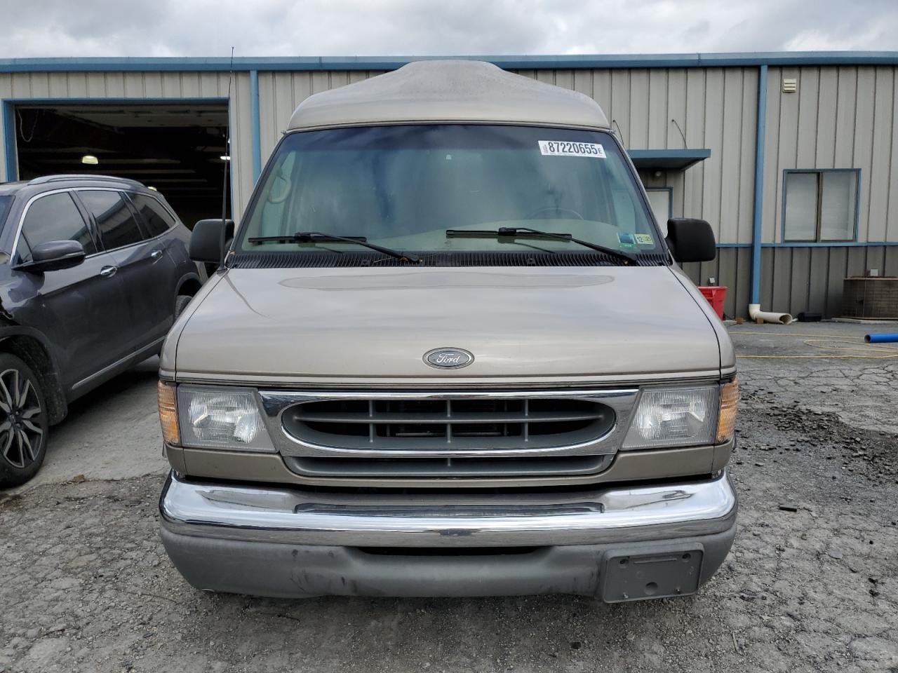 2001 Ford Econoline E150 Van Gold vin: 1FDRE14L11HB20956