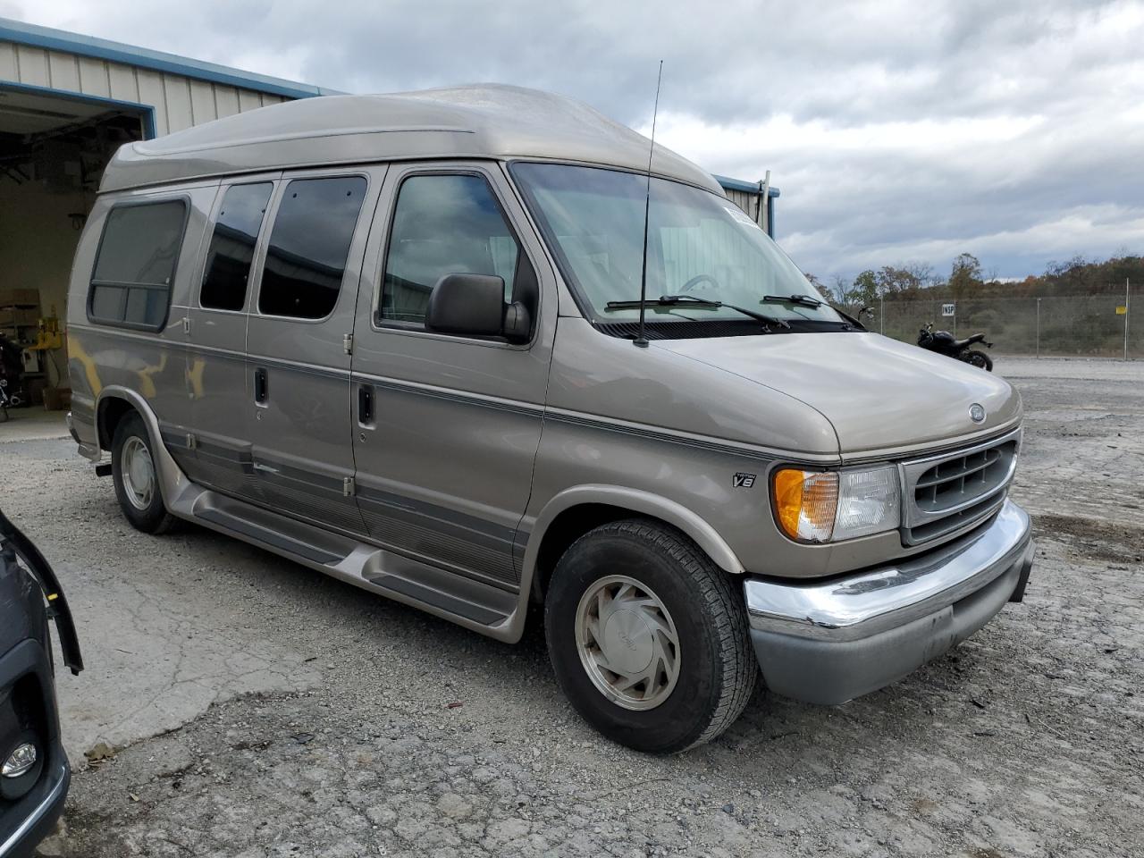 2001 Ford Econoline E150 Van Gold vin: 1FDRE14L11HB20956