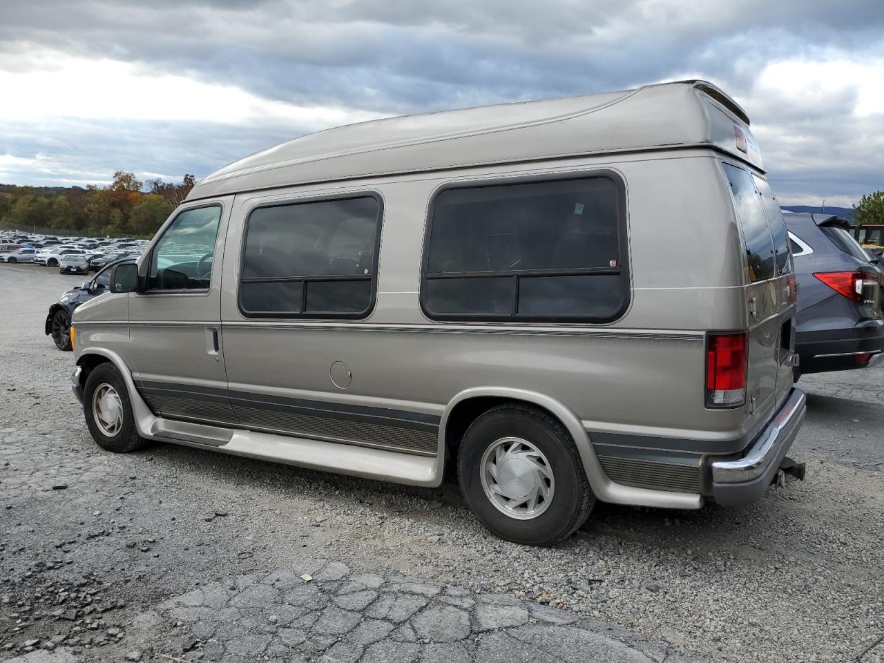 2001 Ford Econoline E150 Van Gold vin: 1FDRE14L11HB20956