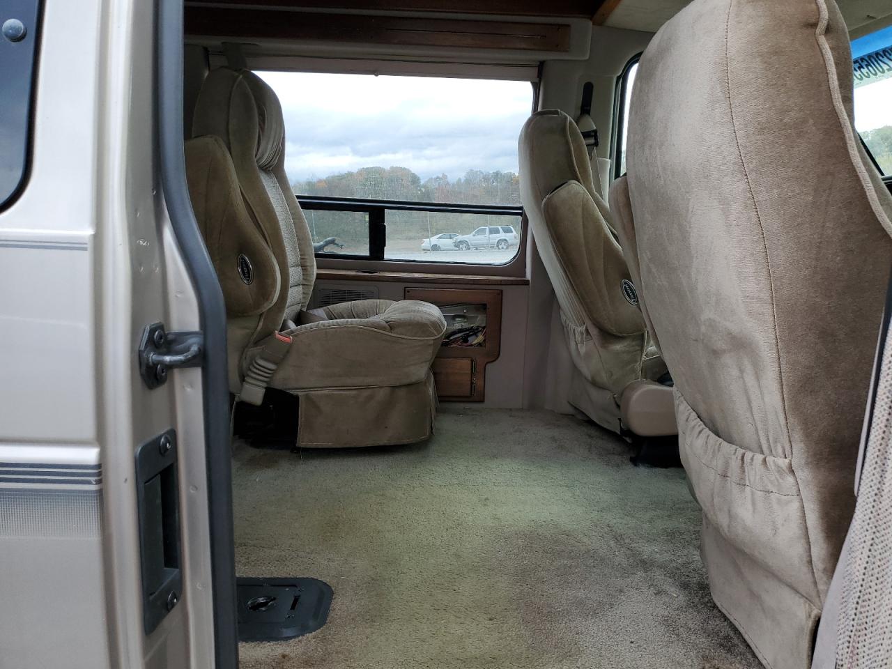 2001 Ford Econoline E150 Van Gold vin: 1FDRE14L11HB20956