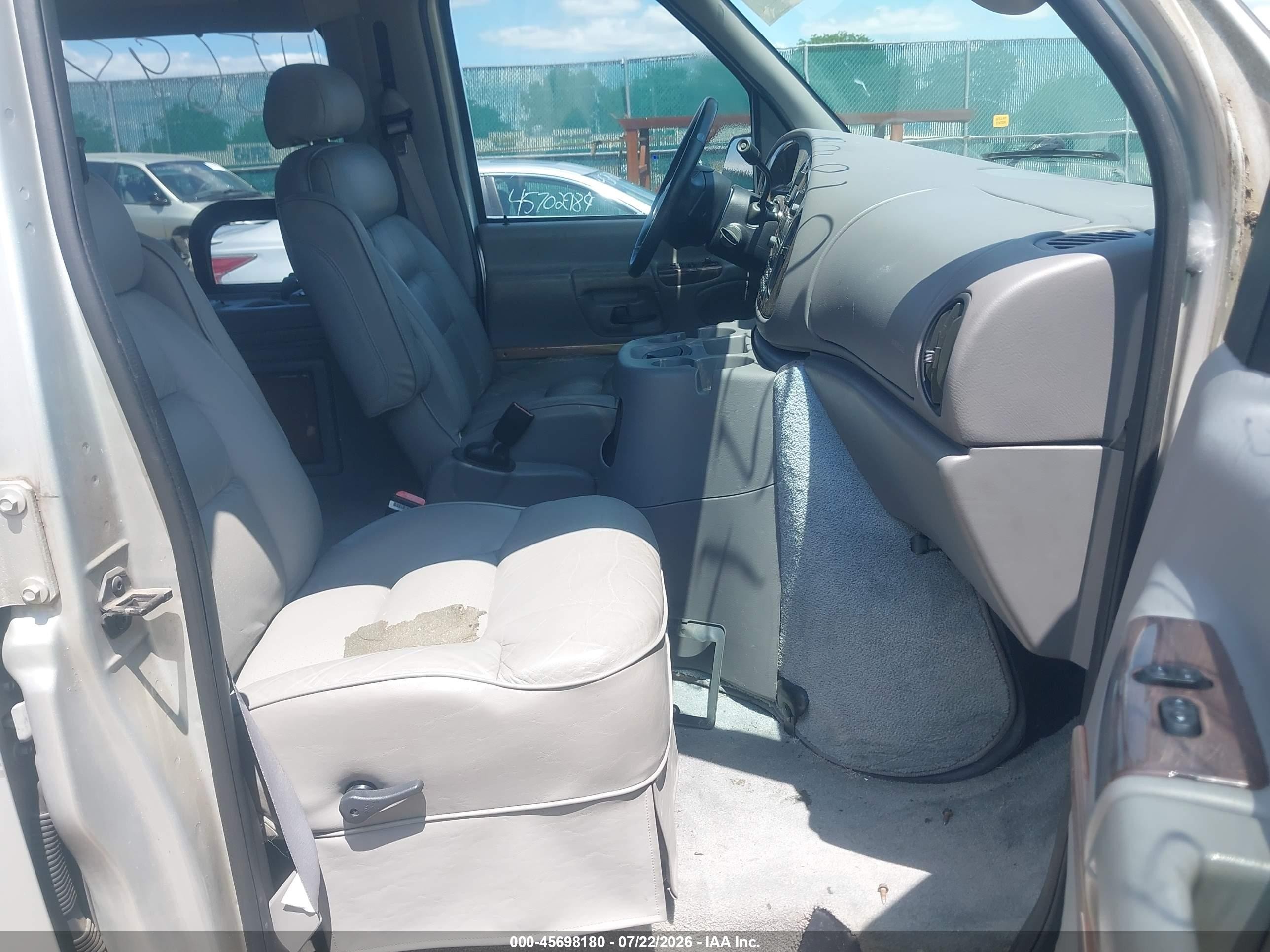 2001 Ford E-150 Recreational Silver vin: 1FDRE14L11HB77271