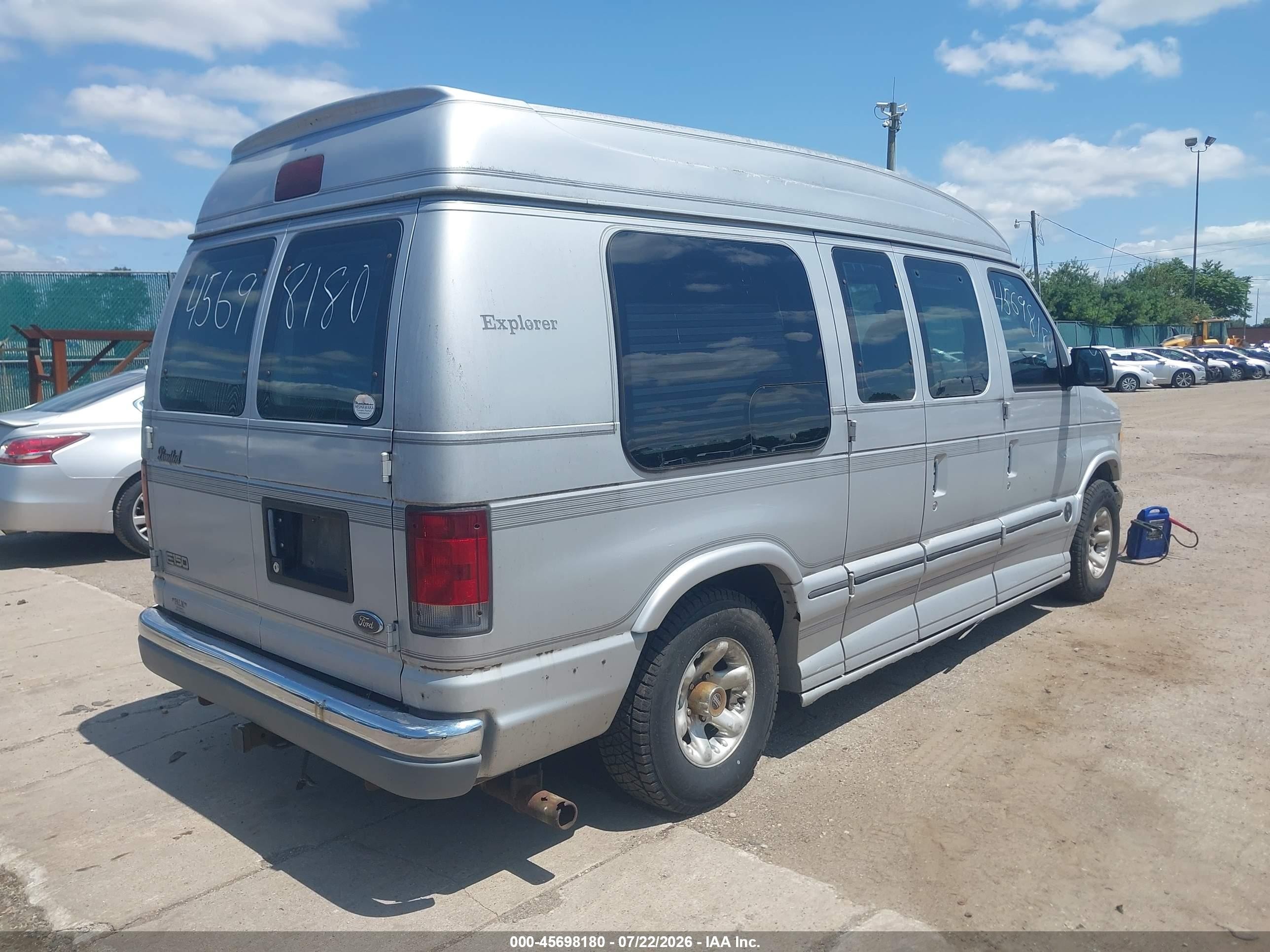 2001 Ford E-150 Recreational Silver vin: 1FDRE14L11HB77271