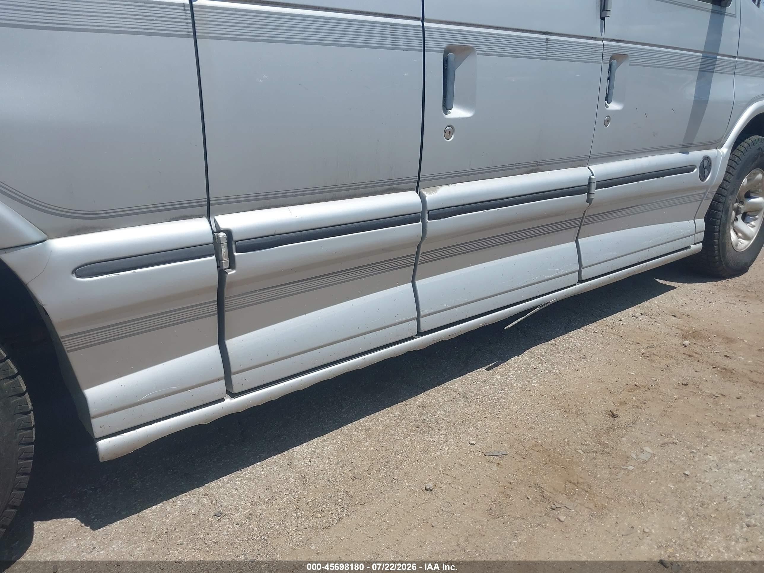 2001 Ford E-150 Recreational Silver vin: 1FDRE14L11HB77271