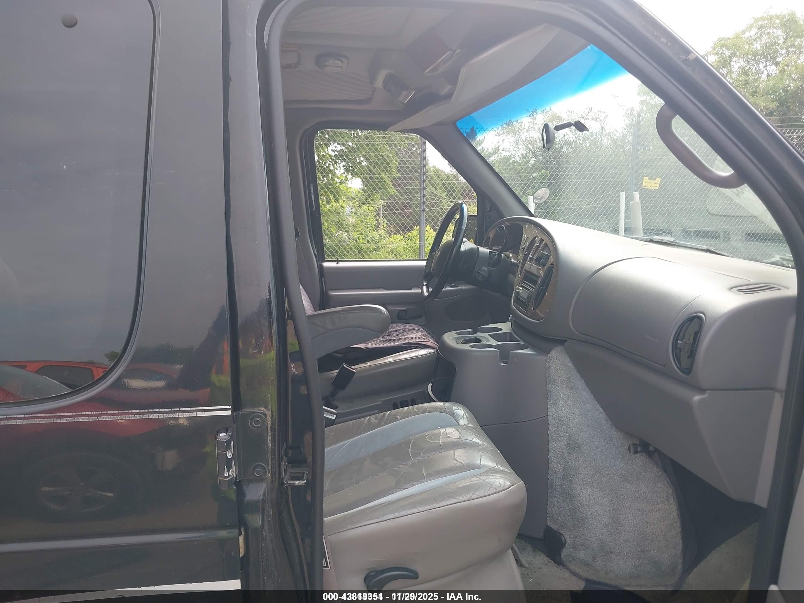 2002 Ford E-150 Commercial/recreational Black vin: 1FDRE14L22HB64563