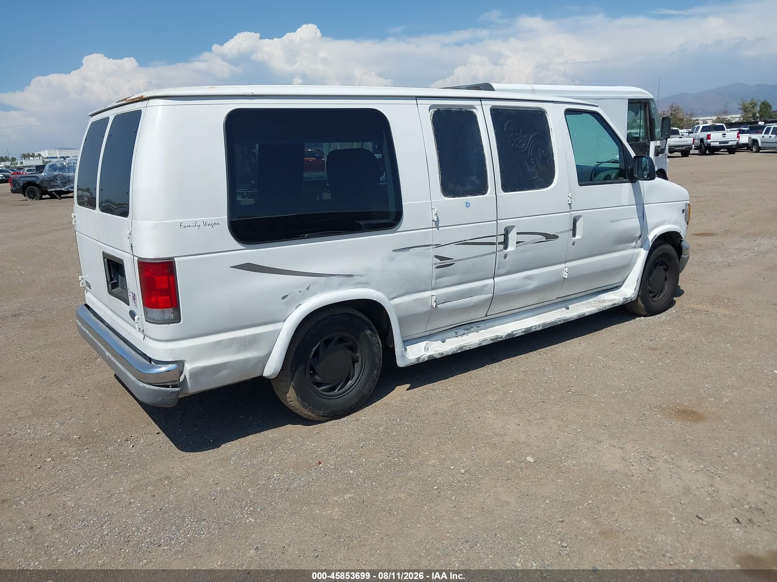 1999 Ford E-150 Commercial/recreational White vin: 1FDRE14L3XHA32578