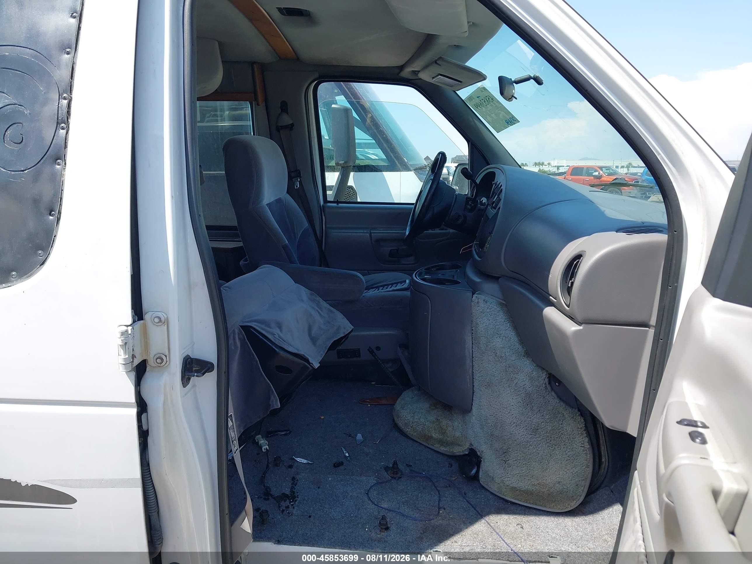 1999 Ford E-150 Commercial/recreational White vin: 1FDRE14L3XHA32578