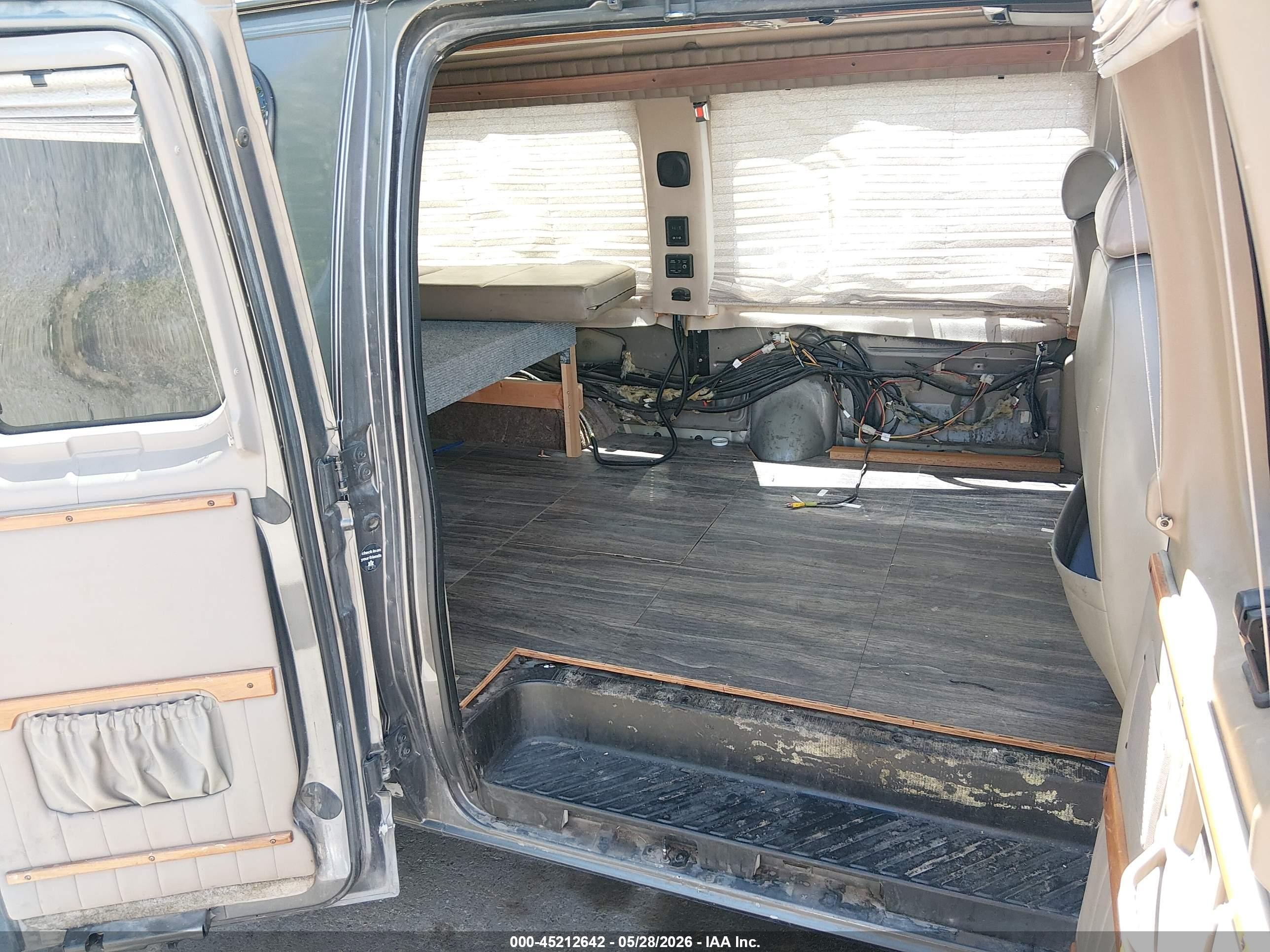 2004 Ford E-150 Recreational Серый vin: 1FDRE14L54HA02865