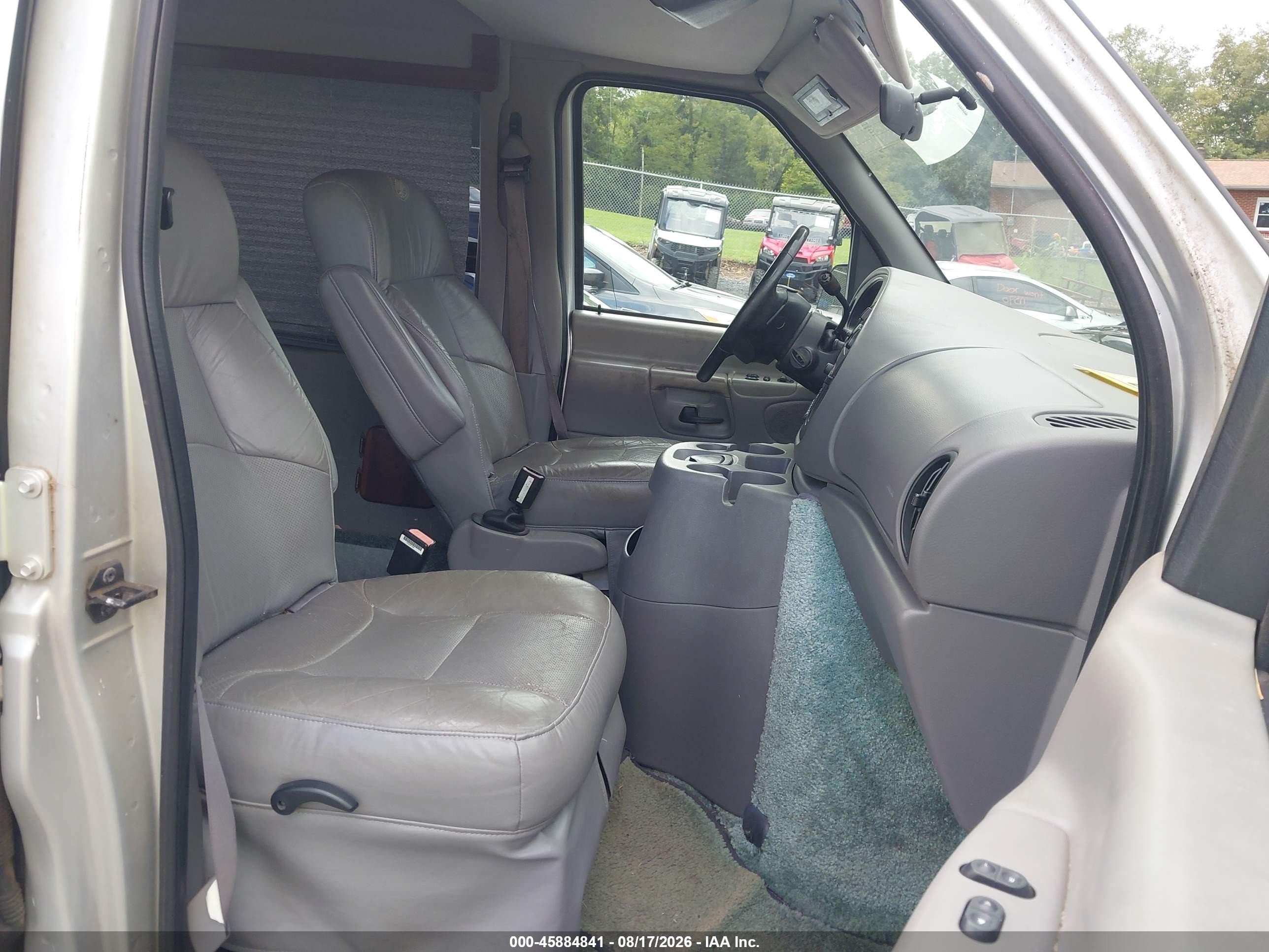 2000 Ford E-150 Recreational Silver vin: 1FDRE14L6YHB00812