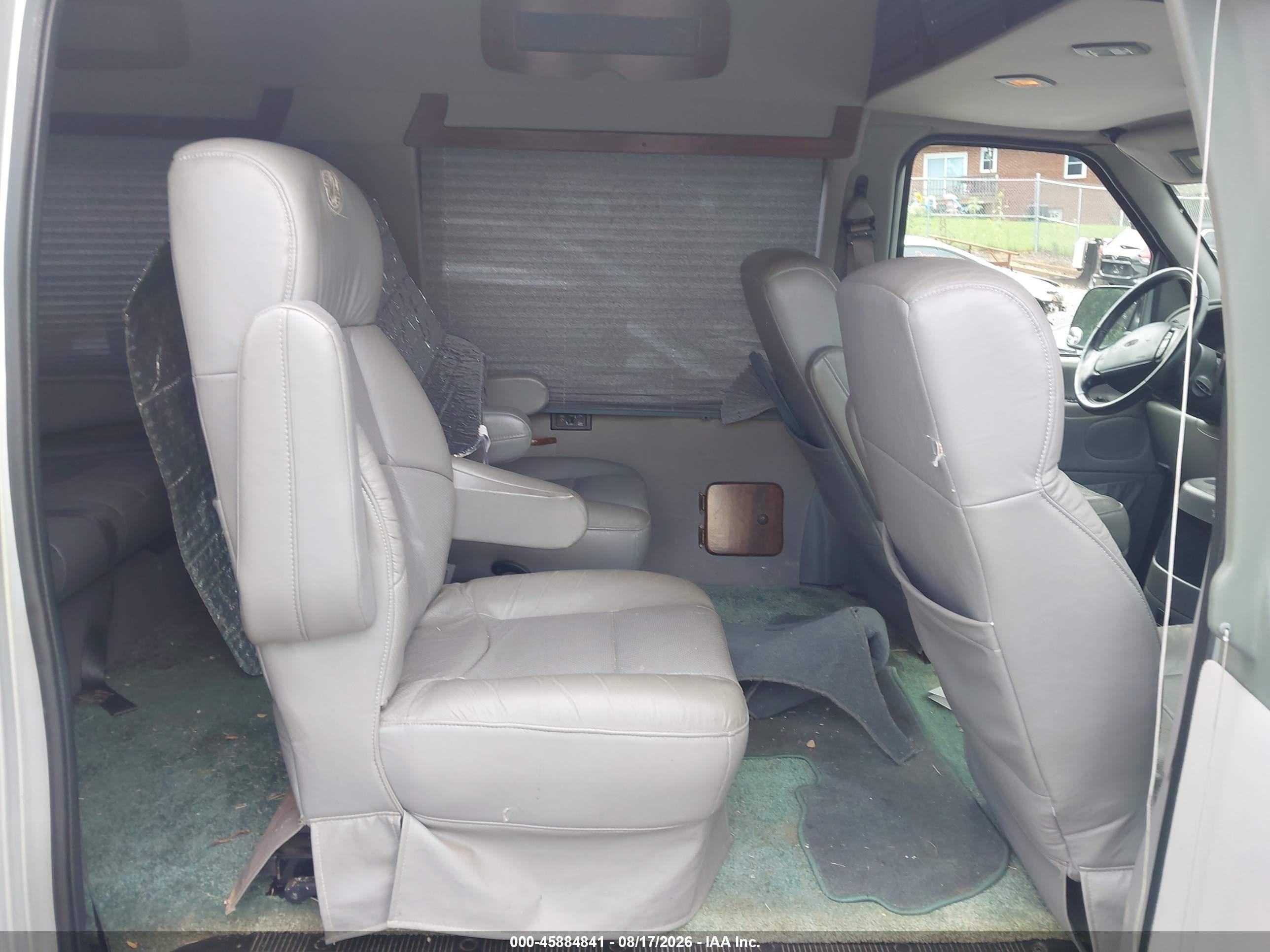 2000 Ford E-150 Recreational Silver vin: 1FDRE14L6YHB00812