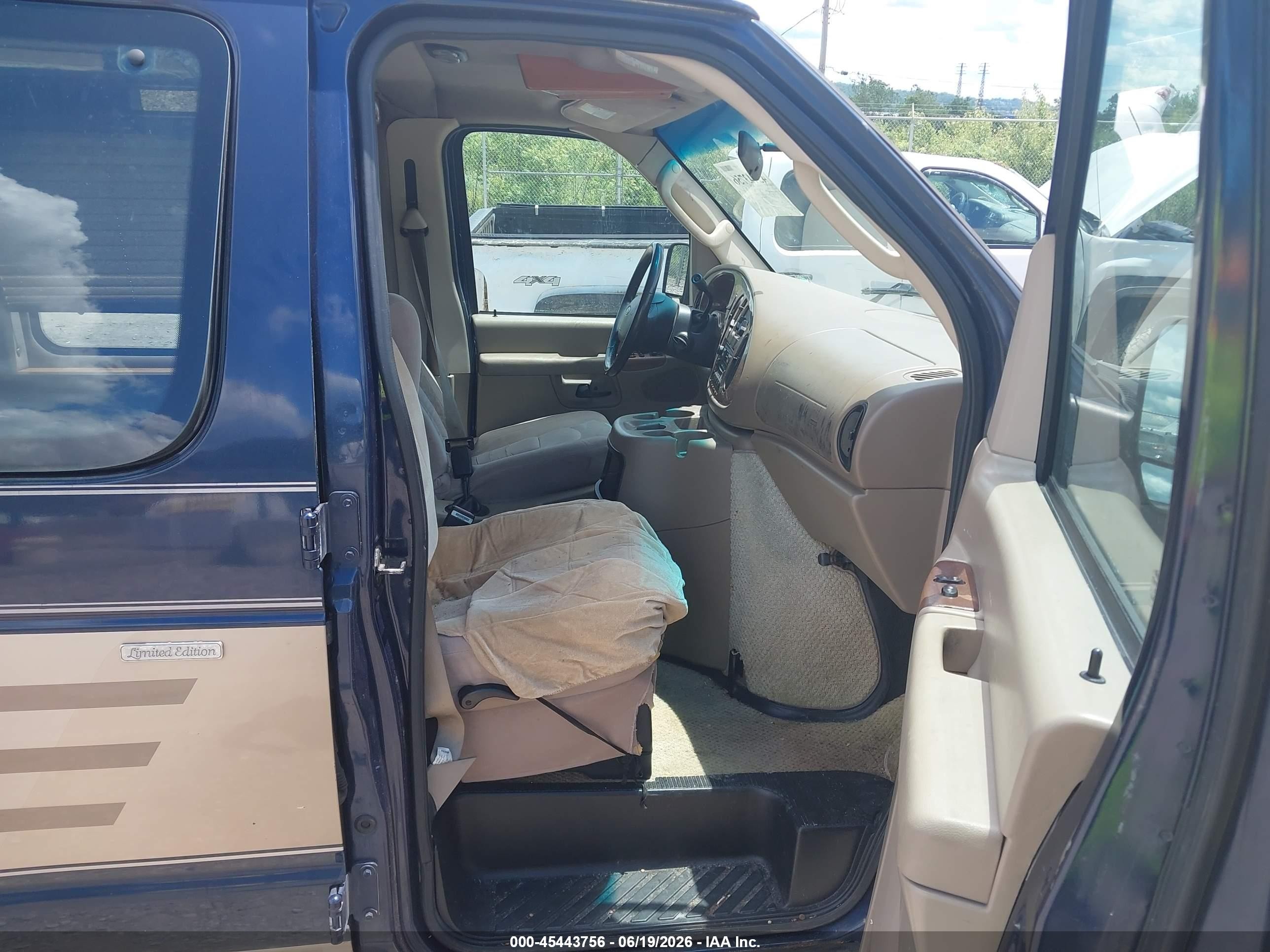 2004 Ford E-150 Recreational Black vin: 1FDRE14L94HB04931