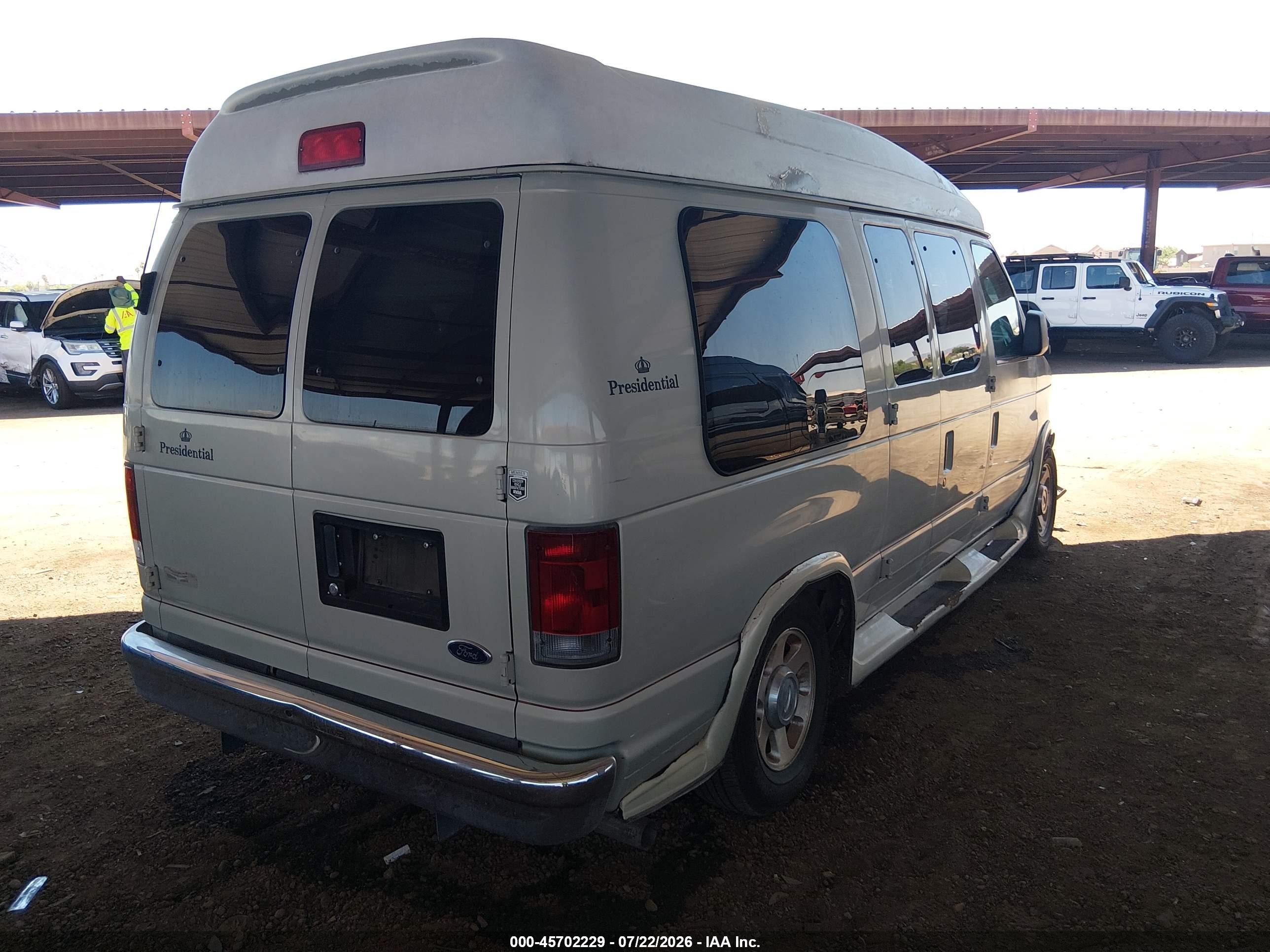 2005 Ford E-150 Recreational Champagne vin: 1FDRE14LX5HB13400