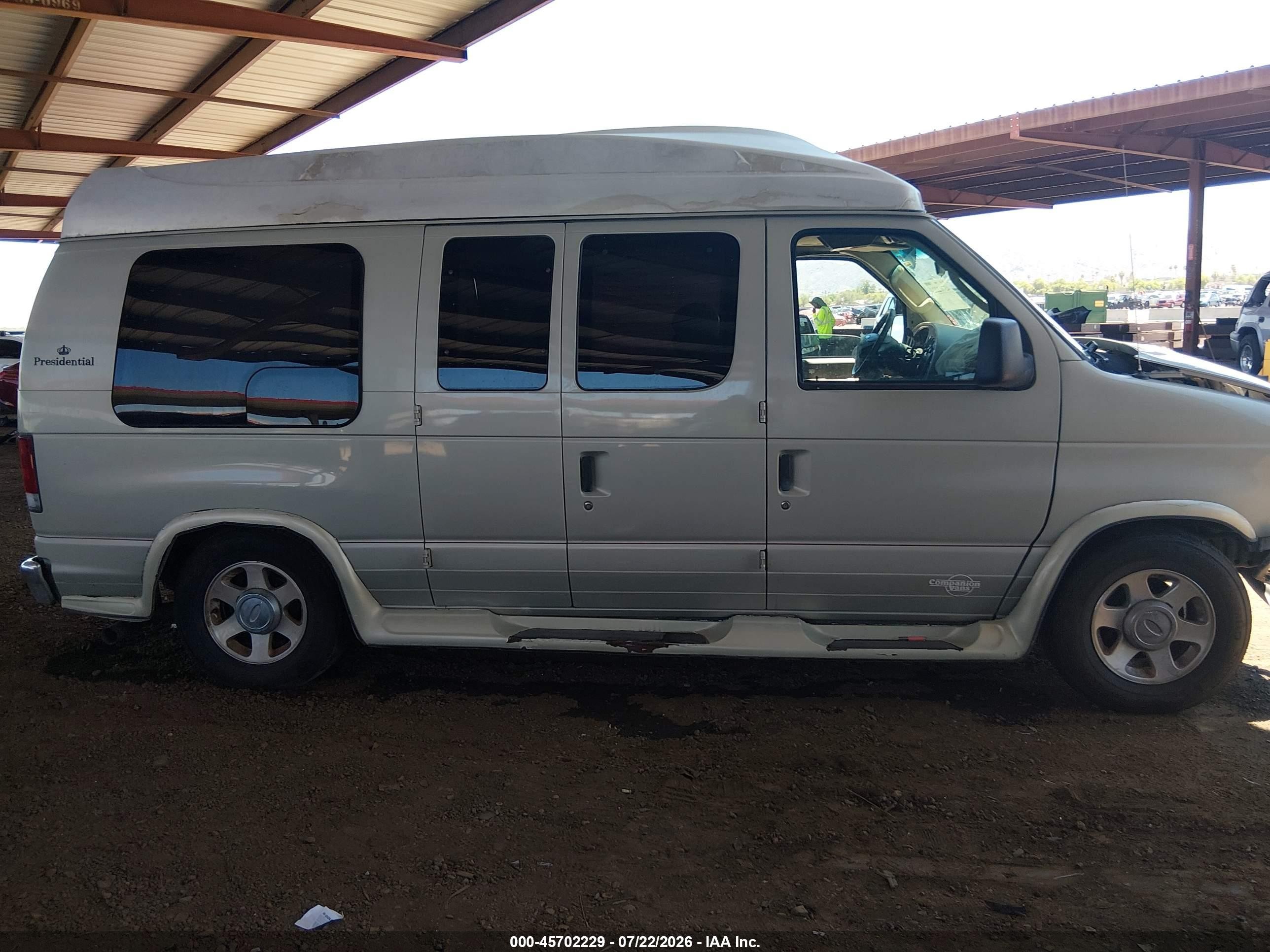 2005 Ford E-150 Recreational Champagne vin: 1FDRE14LX5HB13400