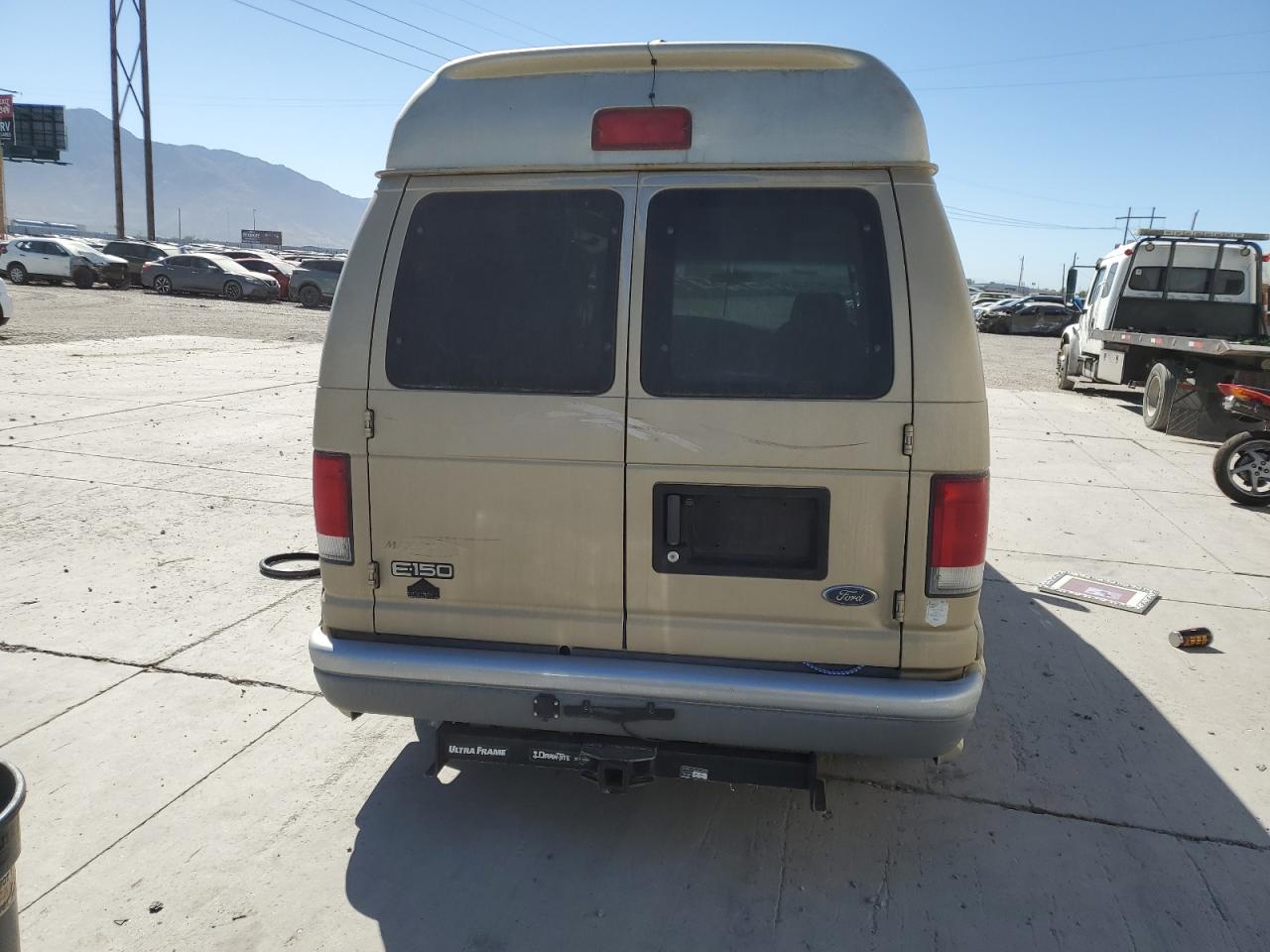 2000 Ford Econoline E150 Van Tan vin: 1FDRE14LXYHA20588