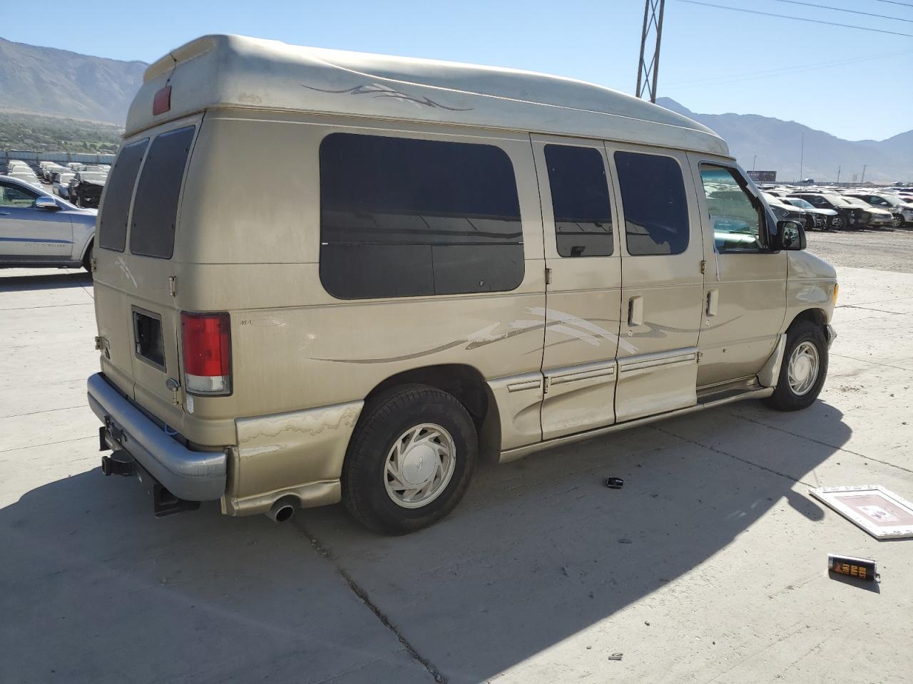 2000 Ford Econoline E150 Van Tan vin: 1FDRE14LXYHA20588