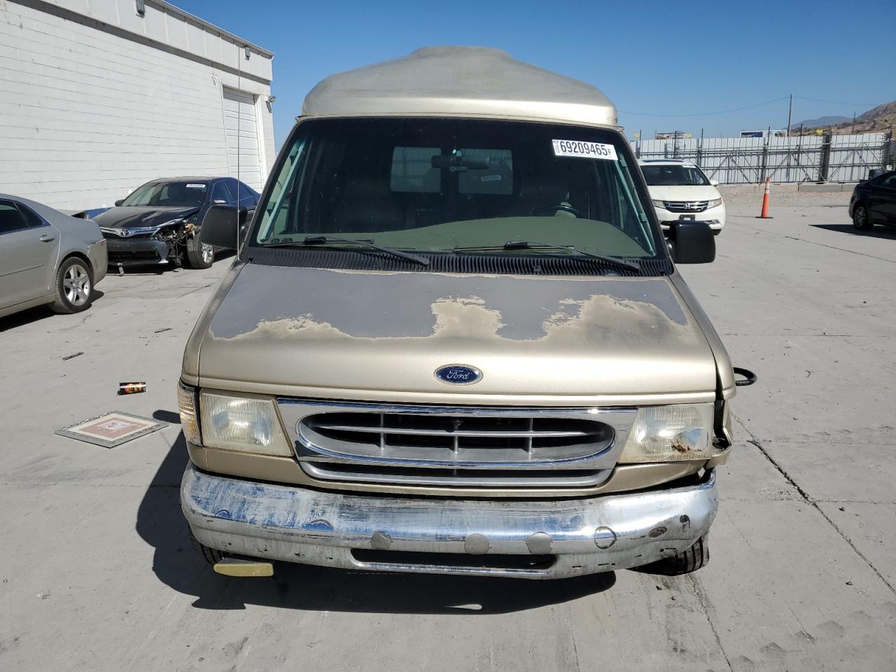 2000 Ford Econoline E150 Van Tan vin: 1FDRE14LXYHA20588