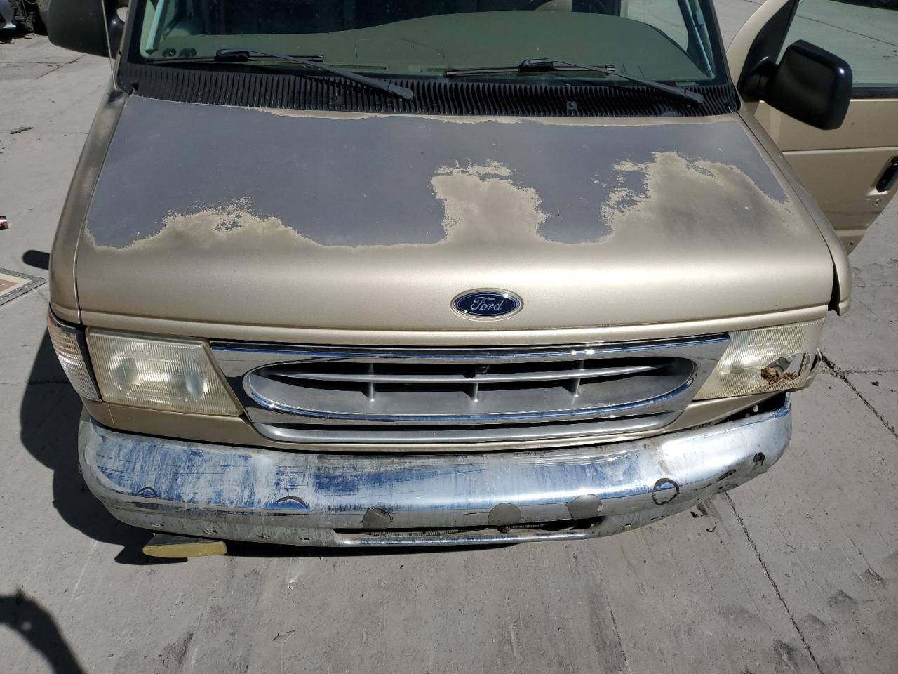 2000 Ford Econoline E150 Van Tan vin: 1FDRE14LXYHA20588