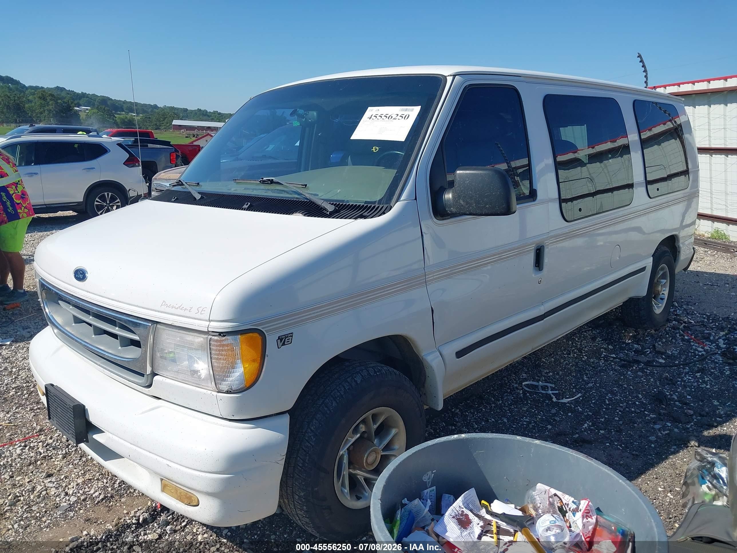 2000 Ford E-150 Recreational White vin: 1FDRE14LXYHA72951