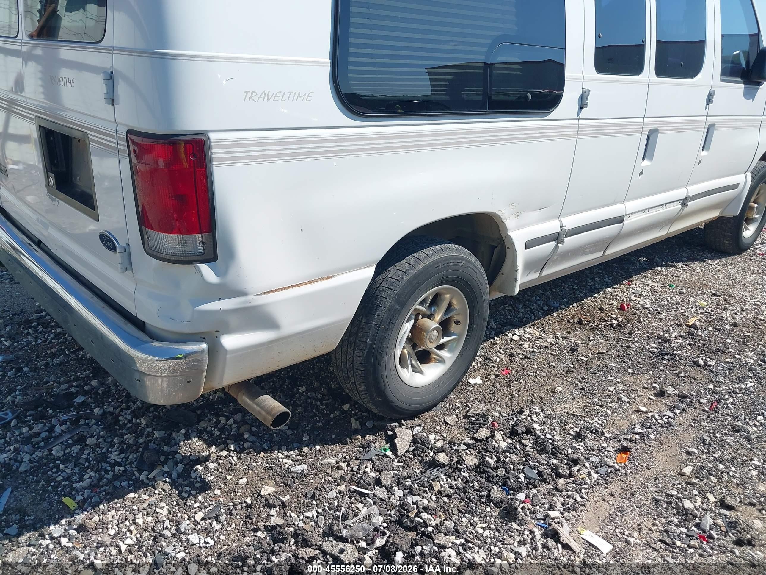 2000 Ford E-150 Recreational White vin: 1FDRE14LXYHA72951