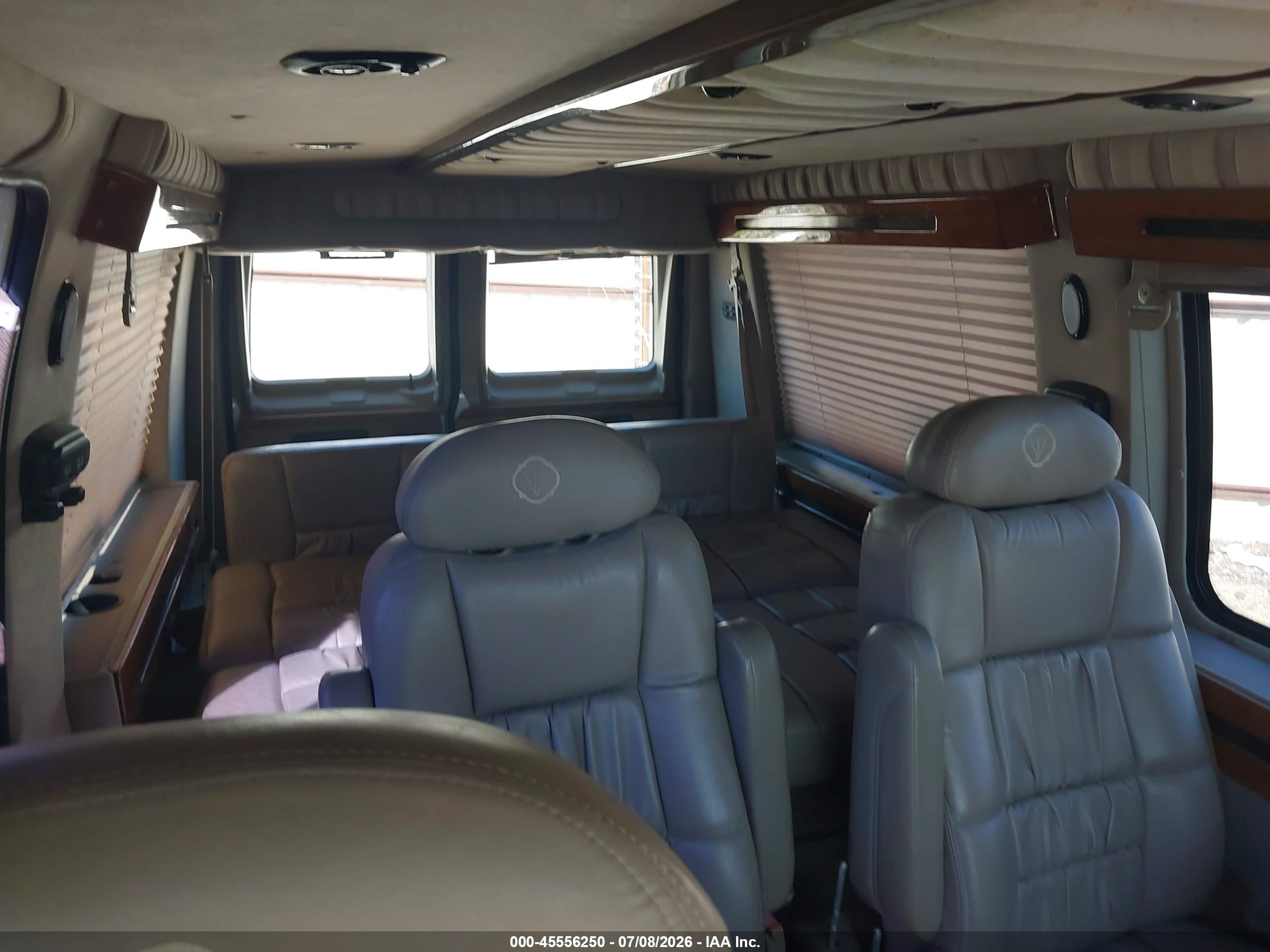 2000 Ford E-150 Recreational White vin: 1FDRE14LXYHA72951