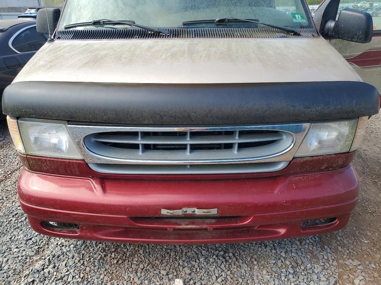 1999 Ford Econoline E150 Van Maroon vin: 1FDRE14W0XHB73084