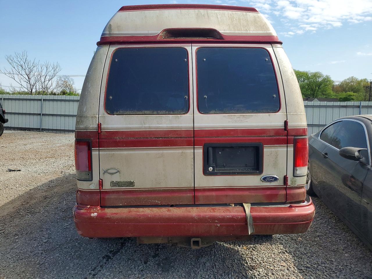 1999 Ford Econoline E150 Van Maroon vin: 1FDRE14W0XHB73084