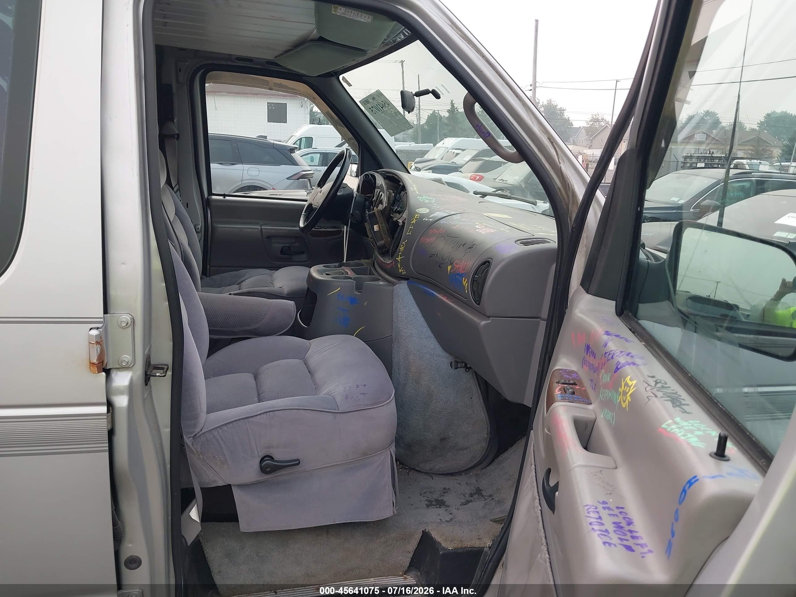 2001 Ford E-150 Recreational Silver vin: 1FDRE14W11HB75448