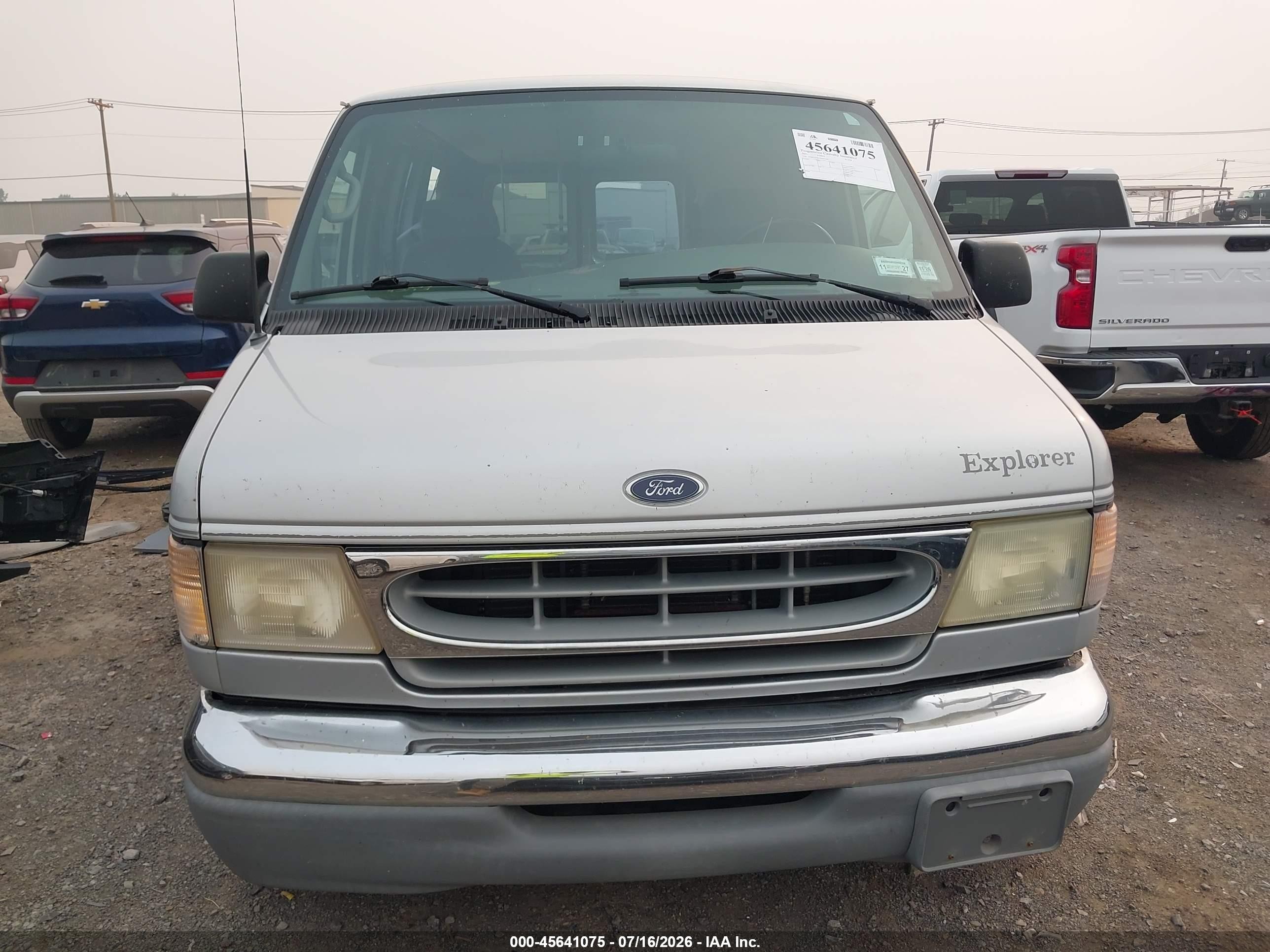 2001 Ford E-150 Recreational Silver vin: 1FDRE14W11HB75448