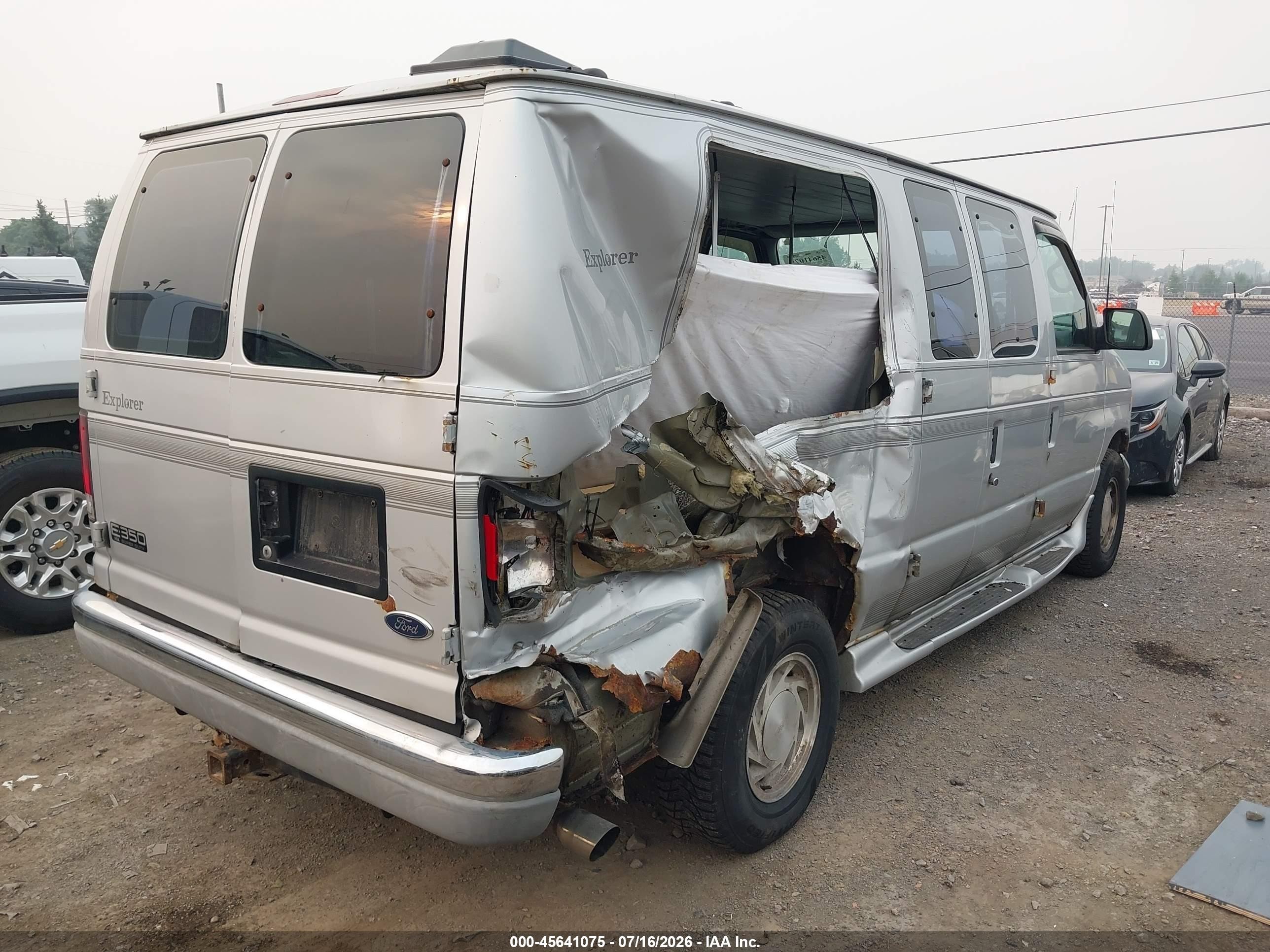 2001 Ford E-150 Recreational Silver vin: 1FDRE14W11HB75448
