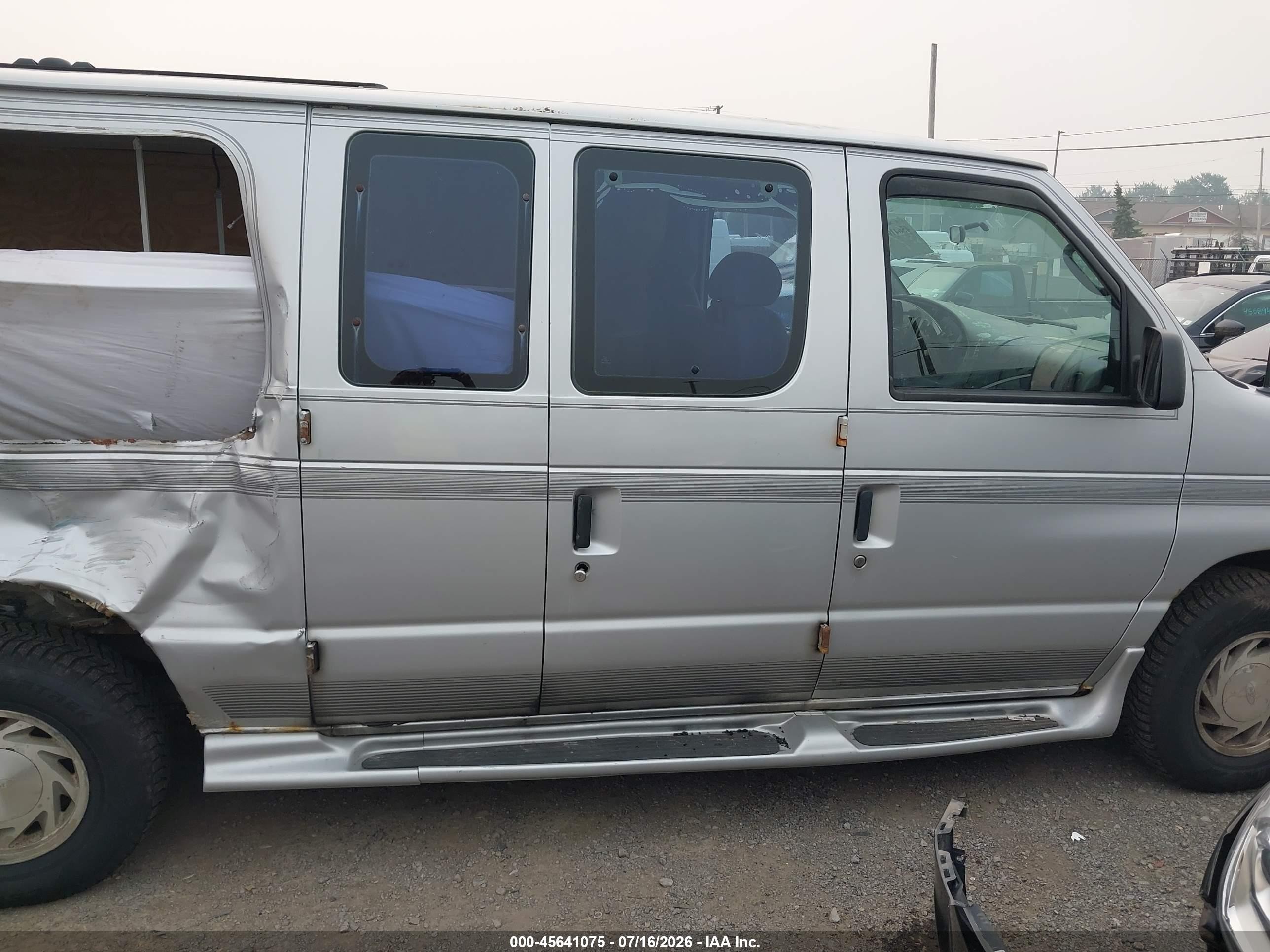 2001 Ford E-150 Recreational Silver vin: 1FDRE14W11HB75448