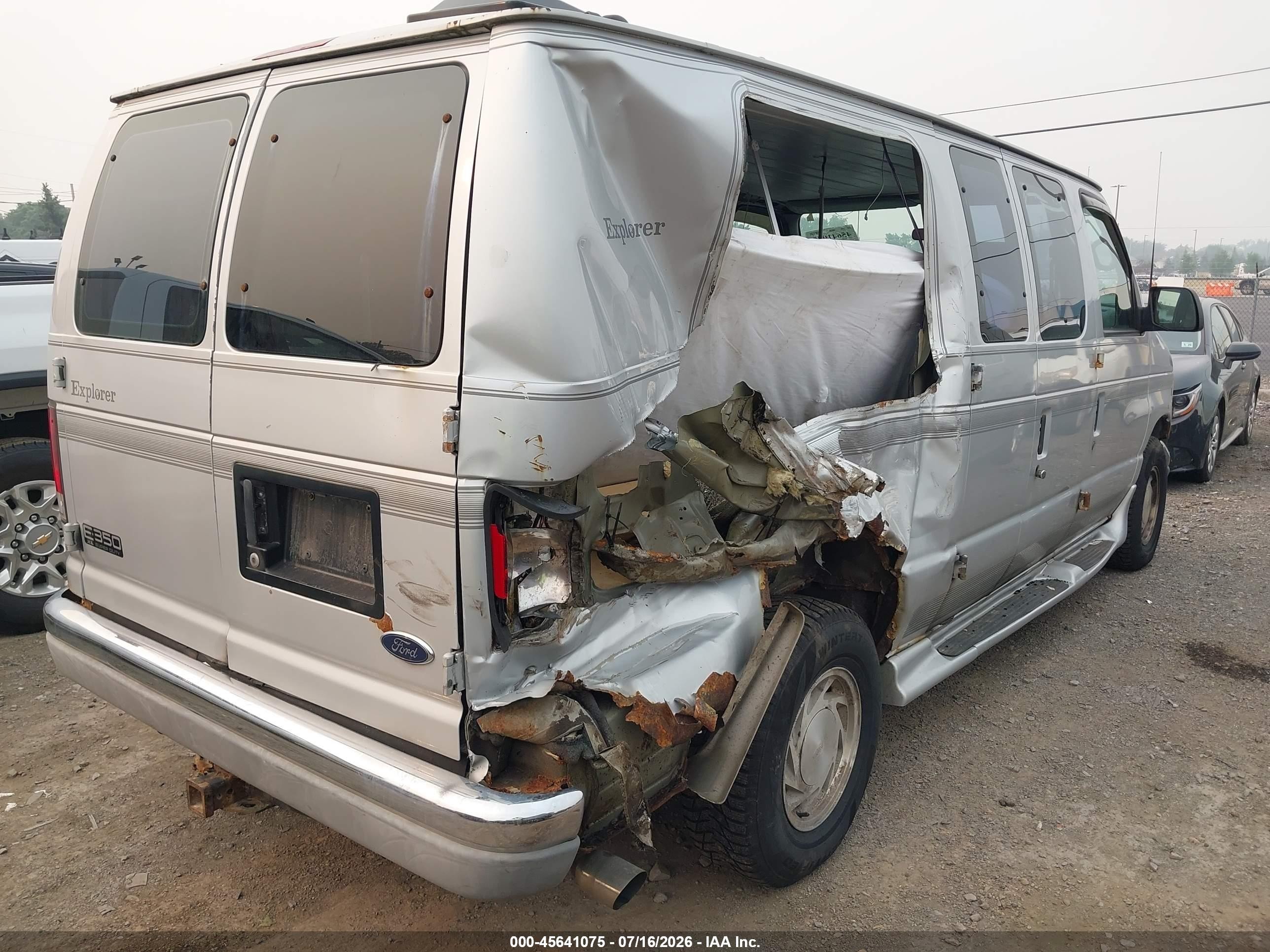 2001 Ford E-150 Recreational Silver vin: 1FDRE14W11HB75448