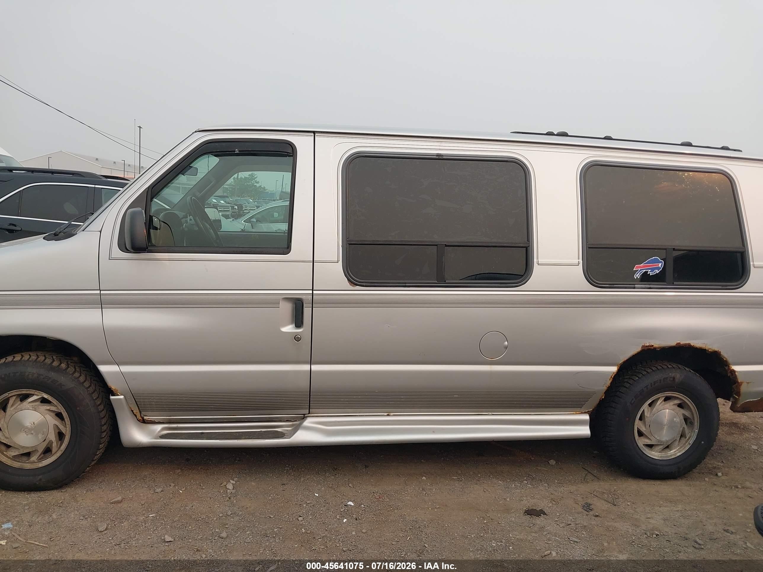 2001 Ford E-150 Recreational Silver vin: 1FDRE14W11HB75448